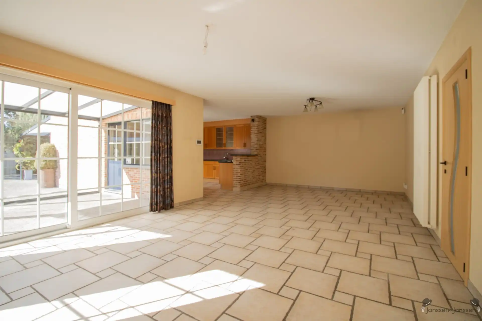 Centraal gelegen recente HOB met min. 5 slaapkamers op 819 m² foto 2