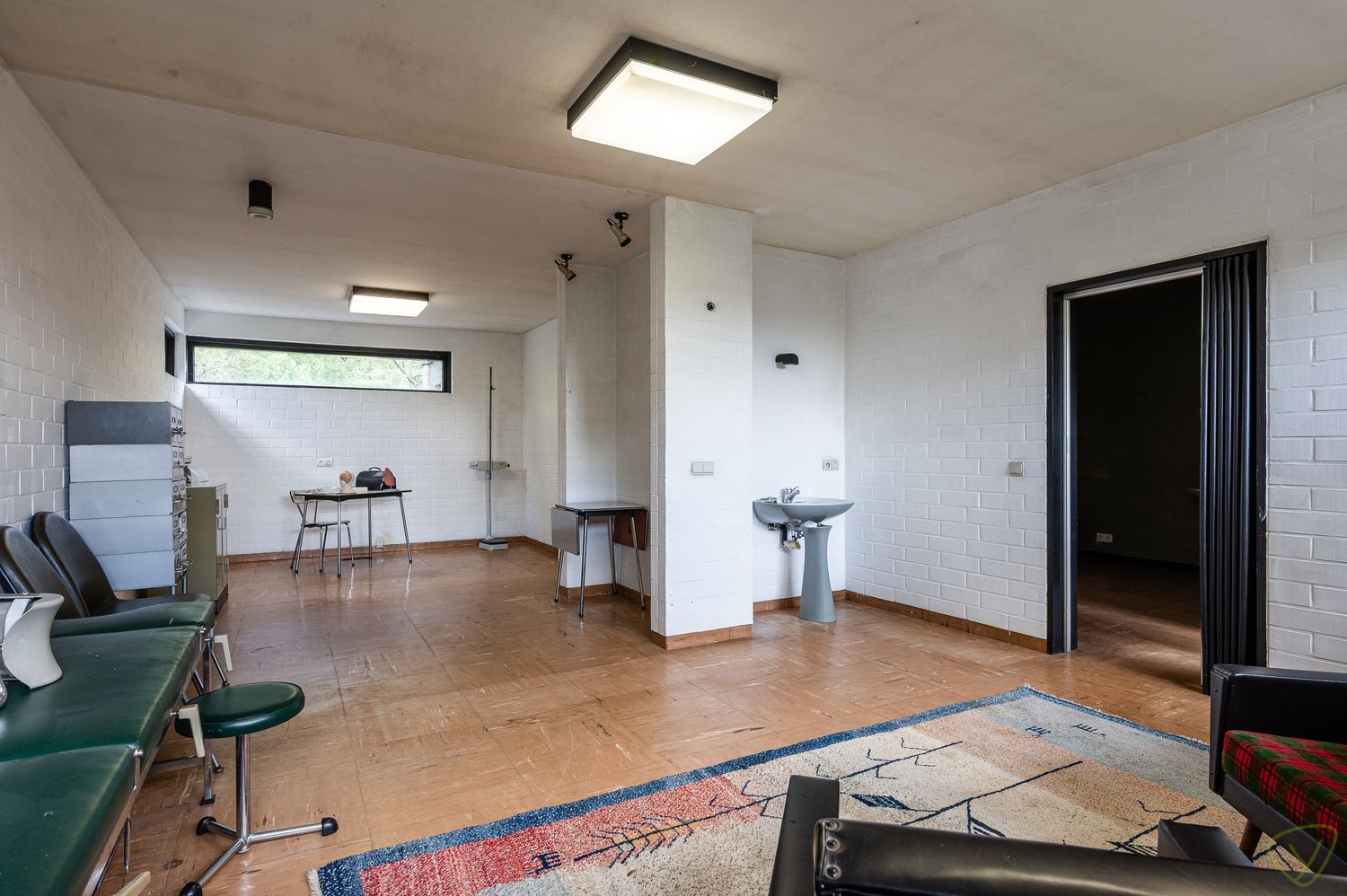 Modernistische parel uit 1978 met brutalistische charme en praktijkruimte op riant perceel in Lembeke foto 16