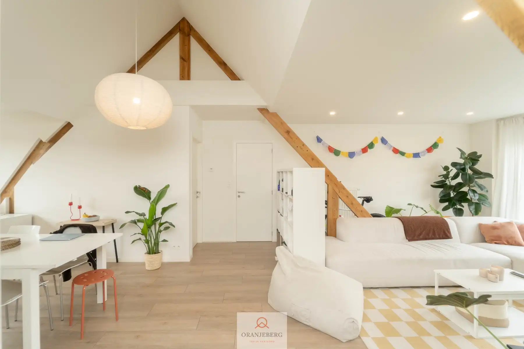 2 slpk- appartement met terras vlakbij Zuid Gent-centrum foto 2