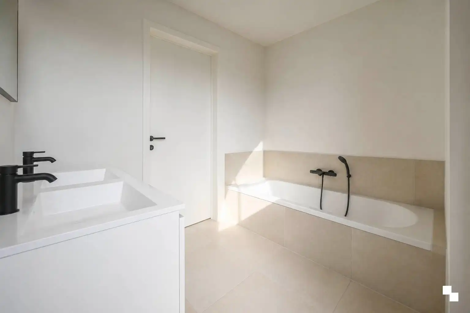 Prachtige nieuwbouwwoning op rustige locatie foto 10