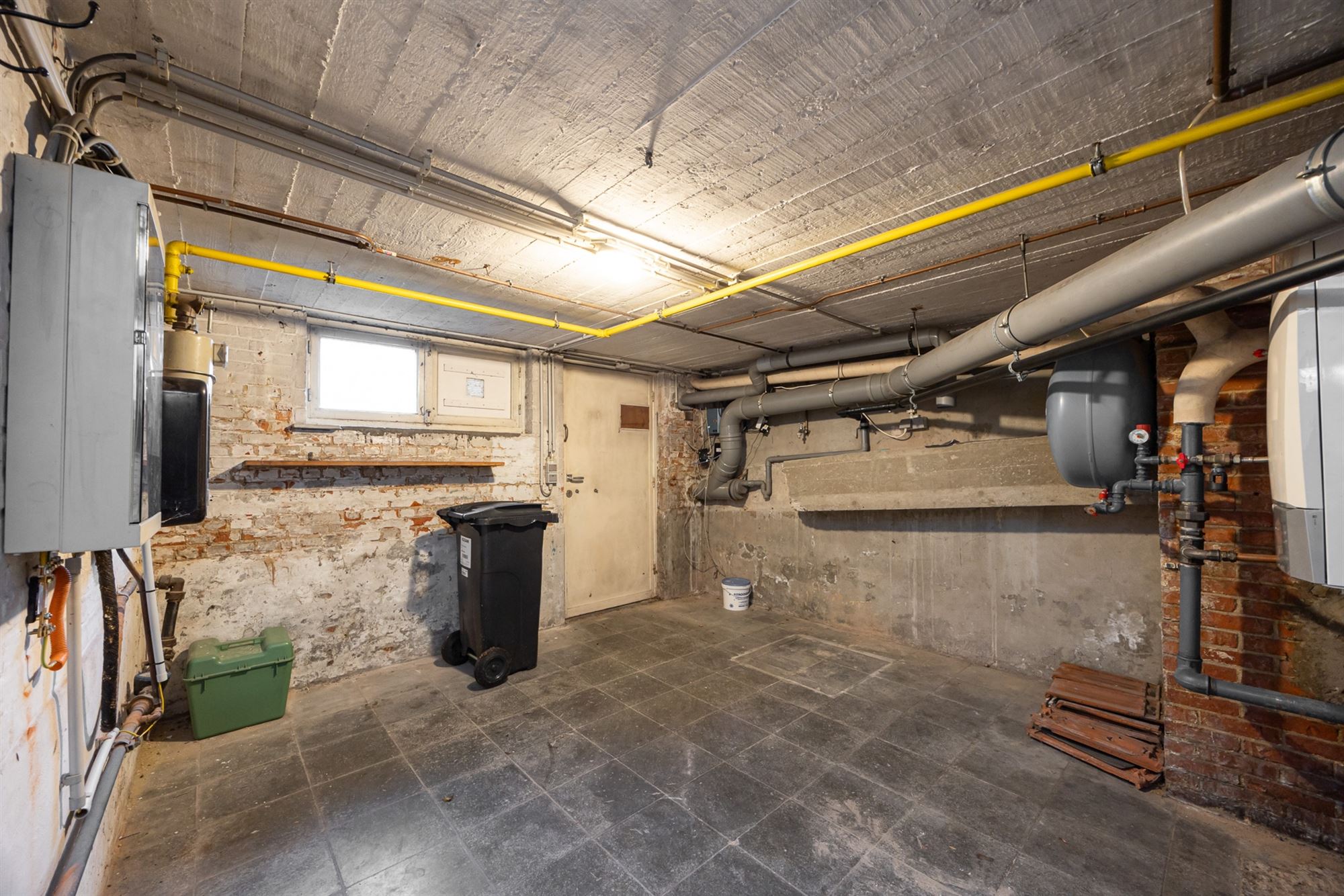 Op te frissen woning met 4-6 slpkmrs en Z-tuin foto 24