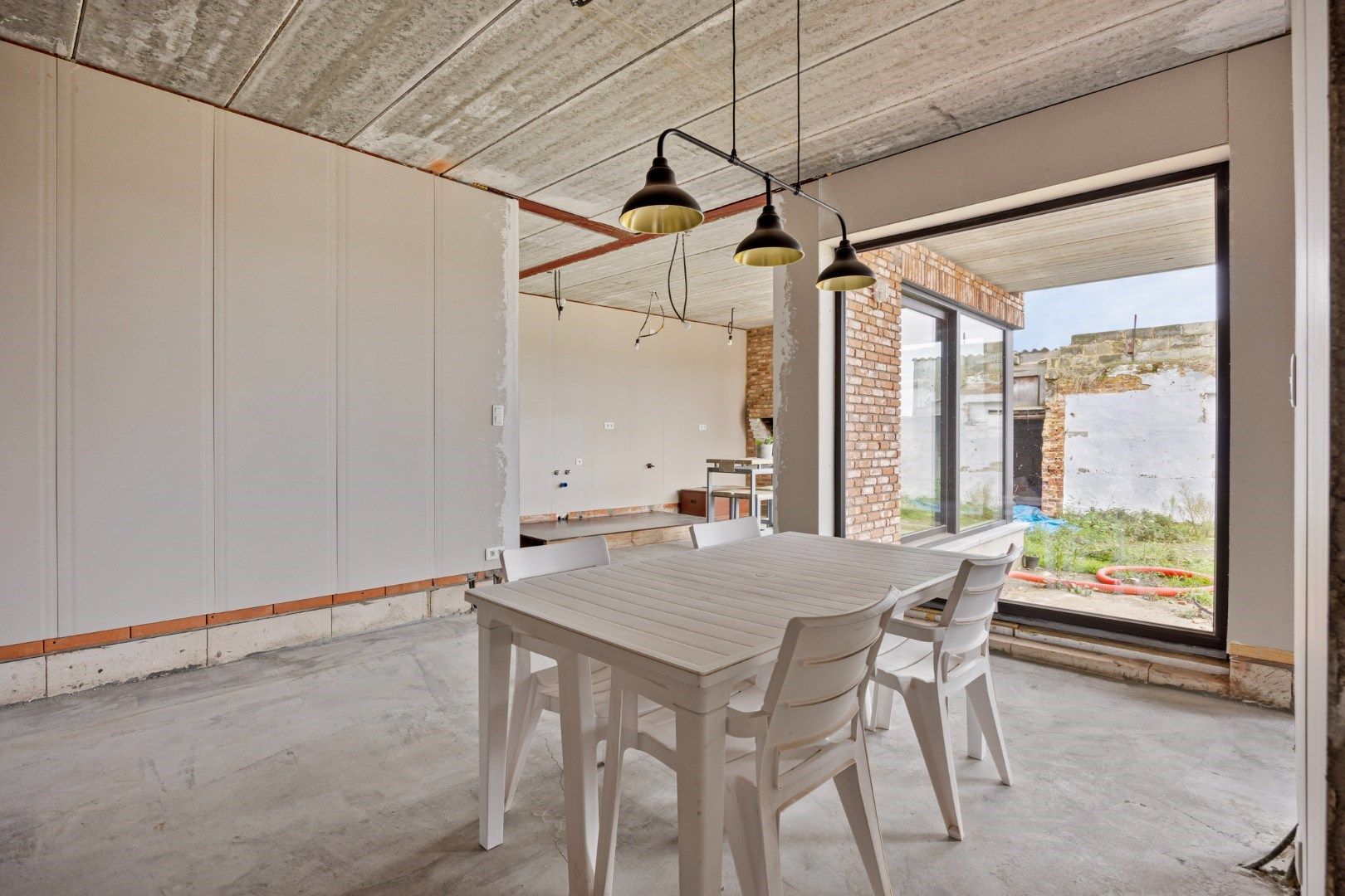 Prachtig vernieuwde woning verder af te werken foto 7