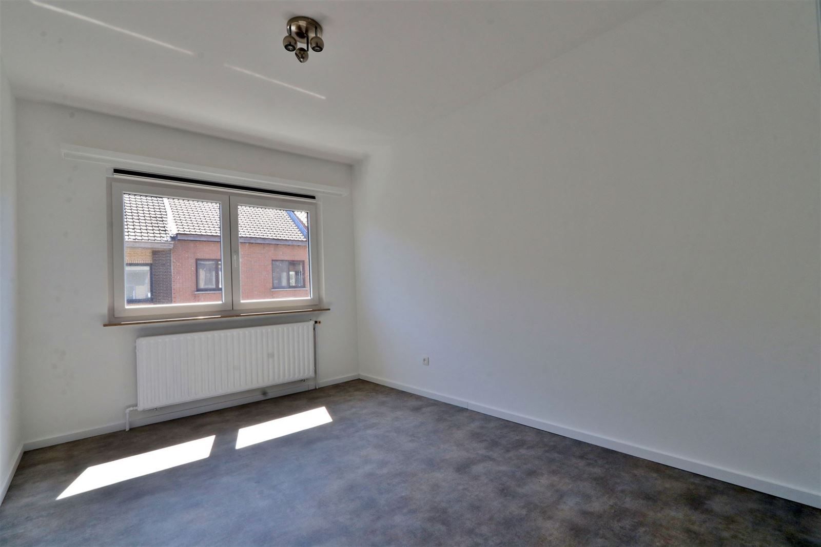 2 kamer appartement met garage en berging  foto 13