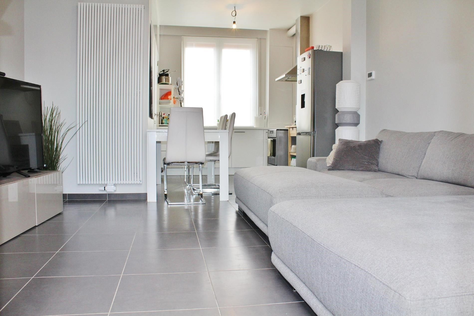 Vernieuwde centraal gelegen woning met 3 slpk + koer.  foto 3