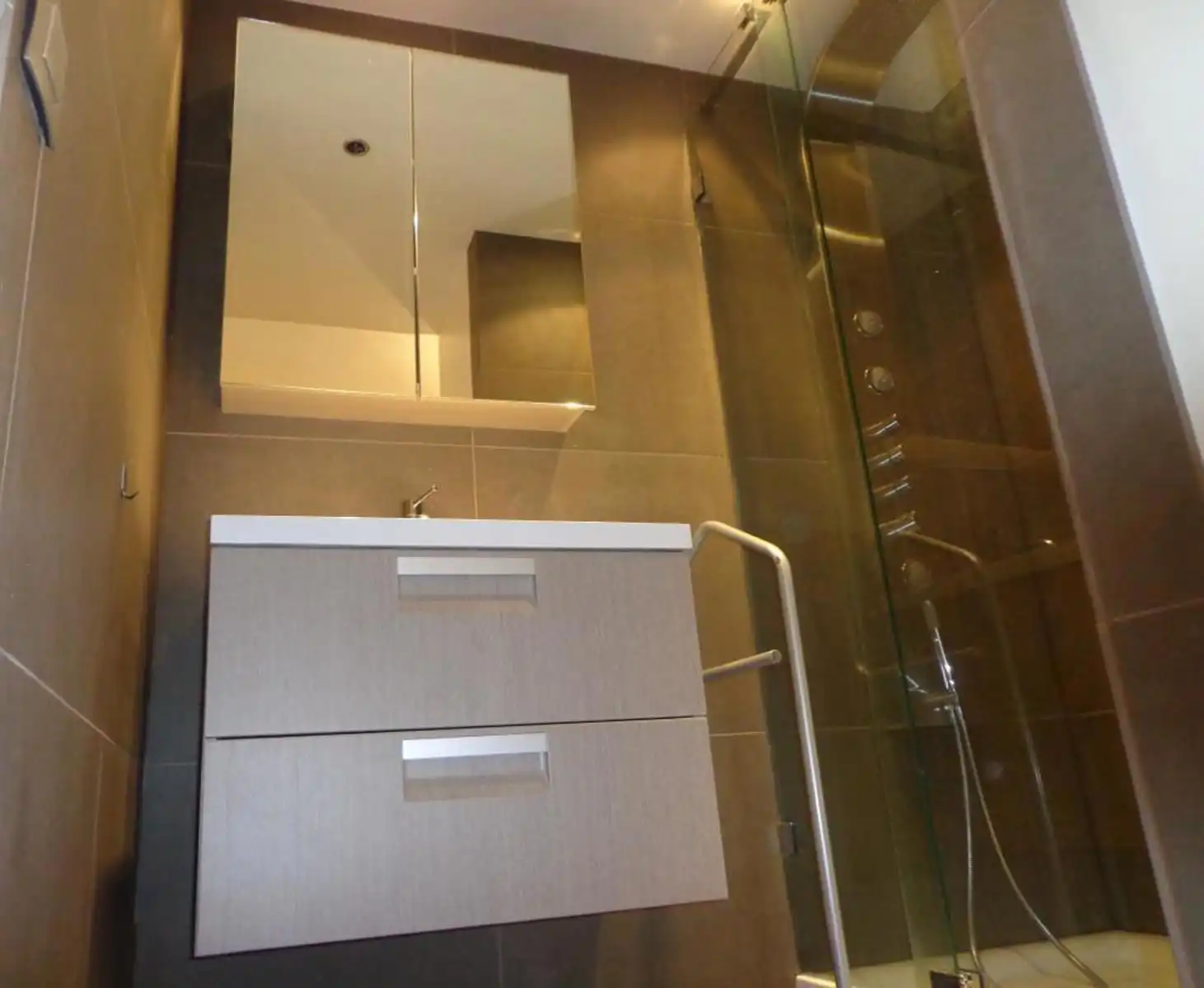 Split-level appartement met privé-ingang foto 13