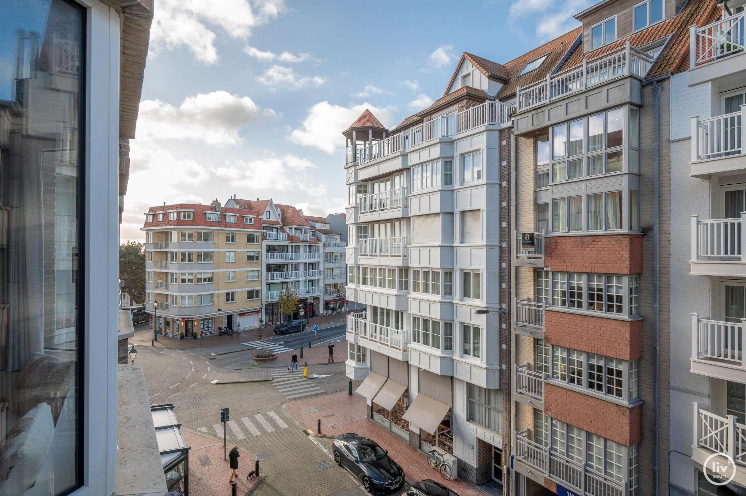 Mooi gerenoveerd appartement met zijdelings zeezicht gelegen vlakbij het Driehoeksplein en de zeedijk te Knokke. foto 6