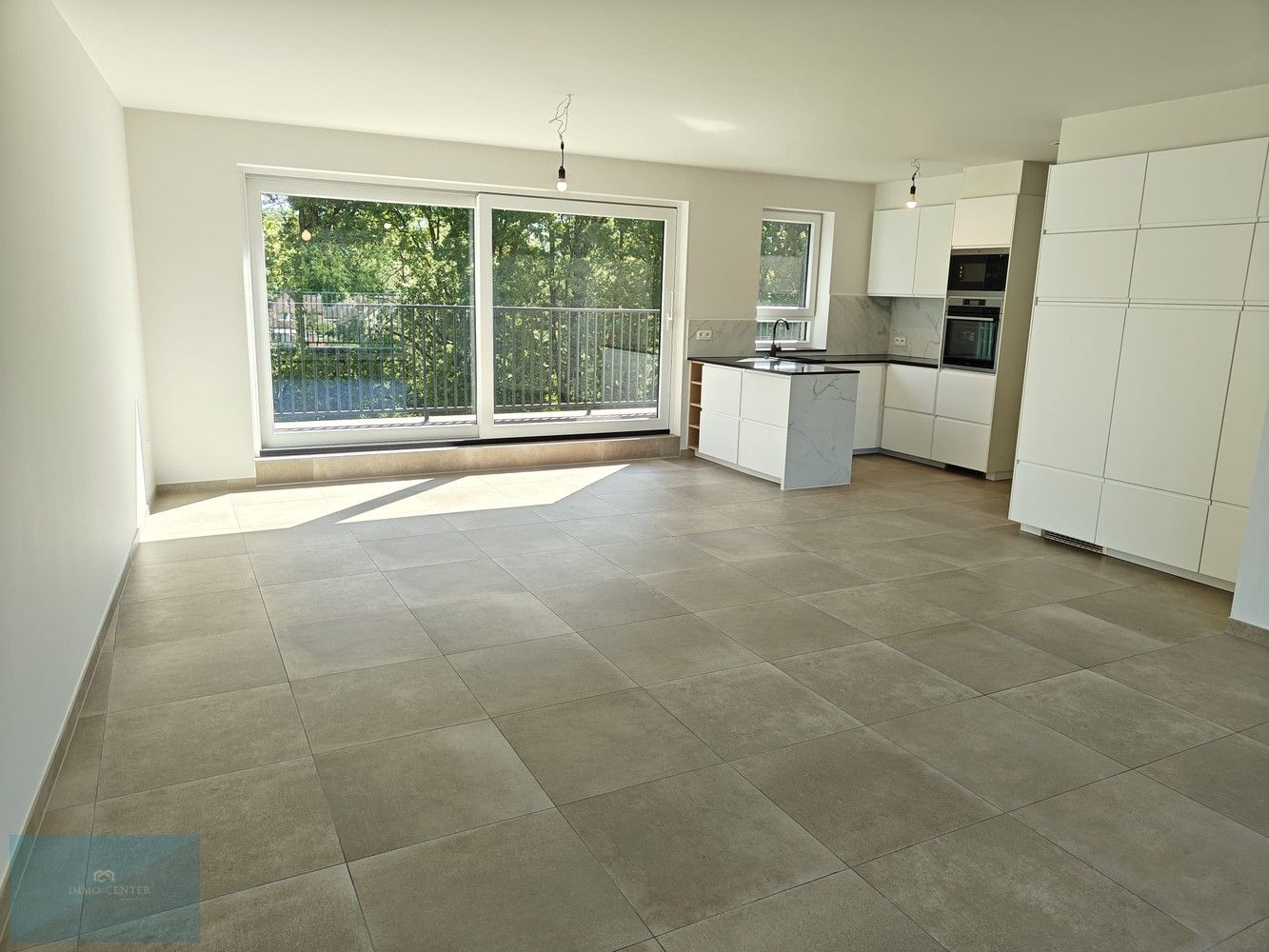 Penthouse met 2 slaapkamers en terras aan voor en achterzijde foto 3