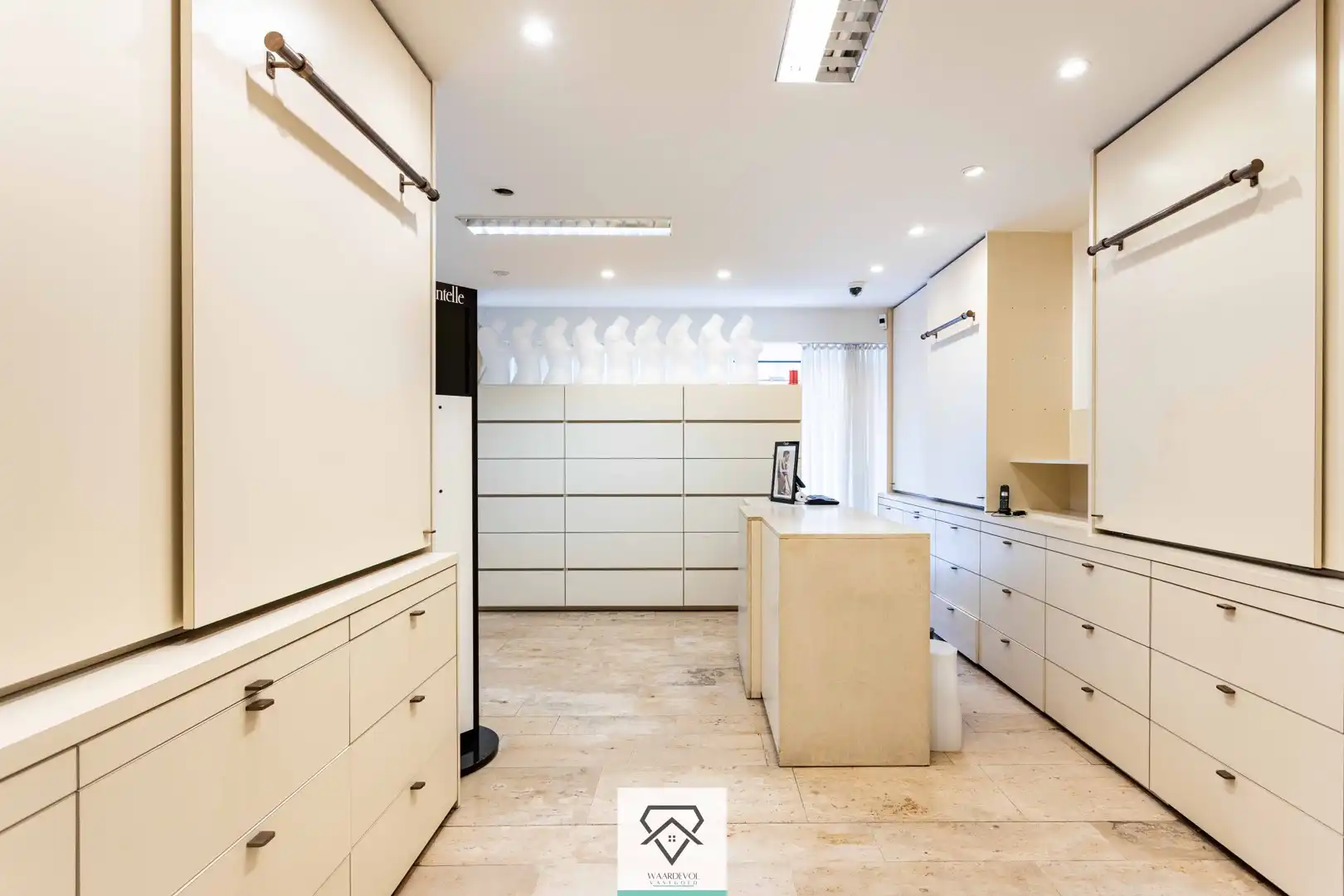 Ruim handelshuis met uitzonderlijk woonvolume en sterke herontwikkelingsmogelijkheden foto 6