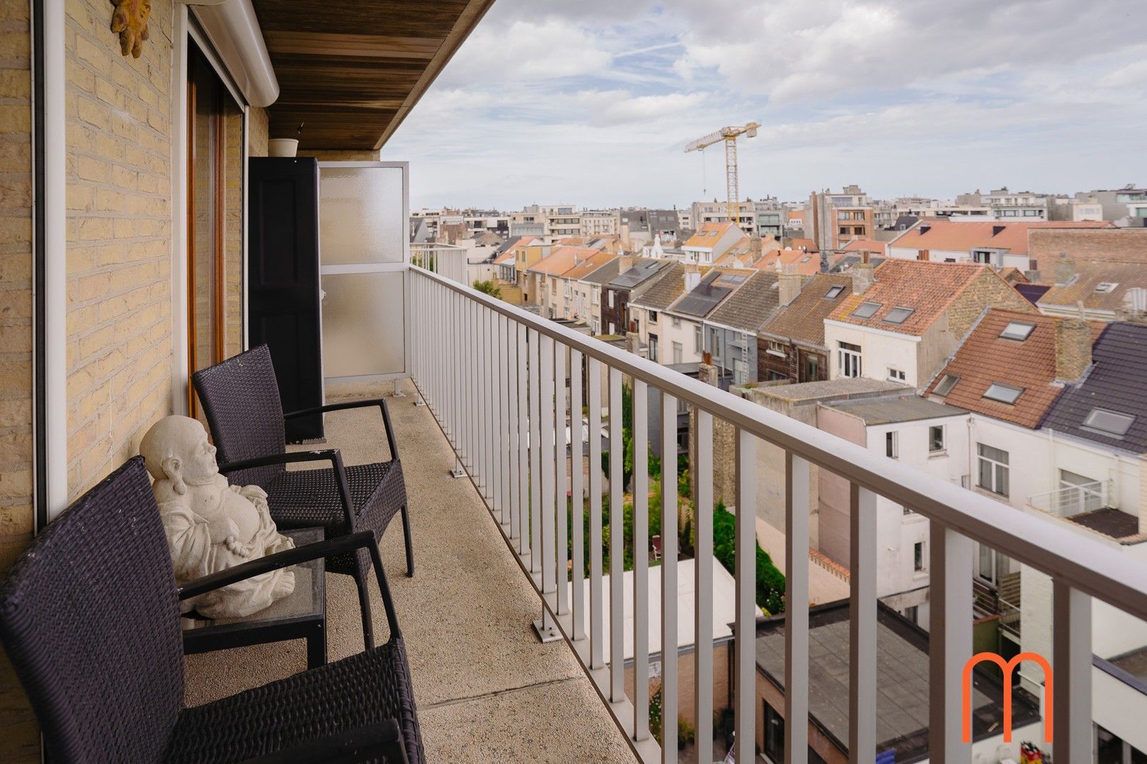 Heel ruim, residentieel appartement te koop met prachtig zicht op het Prinses Stefanieplein en de tennis van Oostende. foto 16