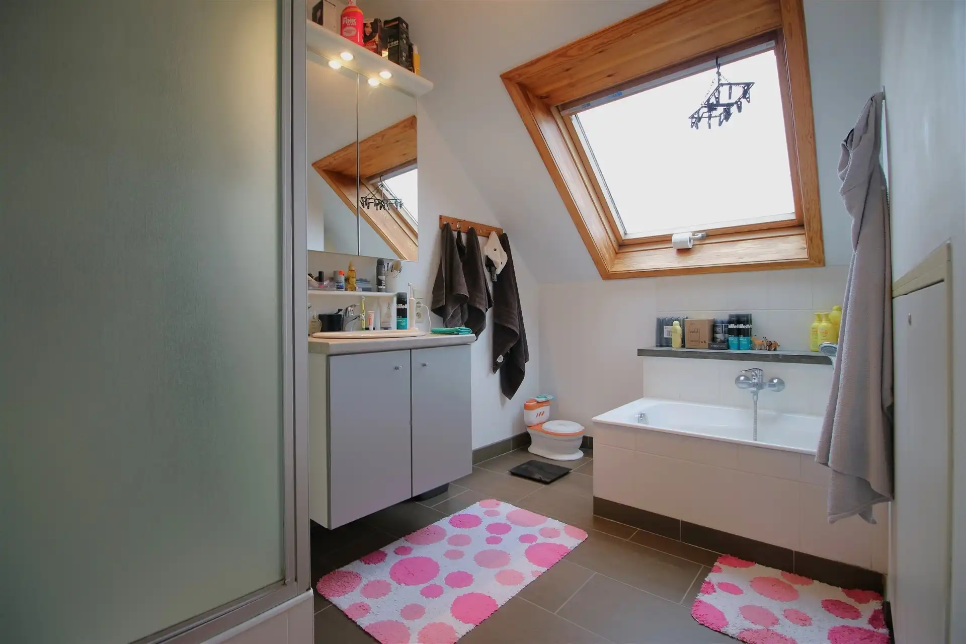 Opbrengsteigendom met 2 ruime appartementen foto 26