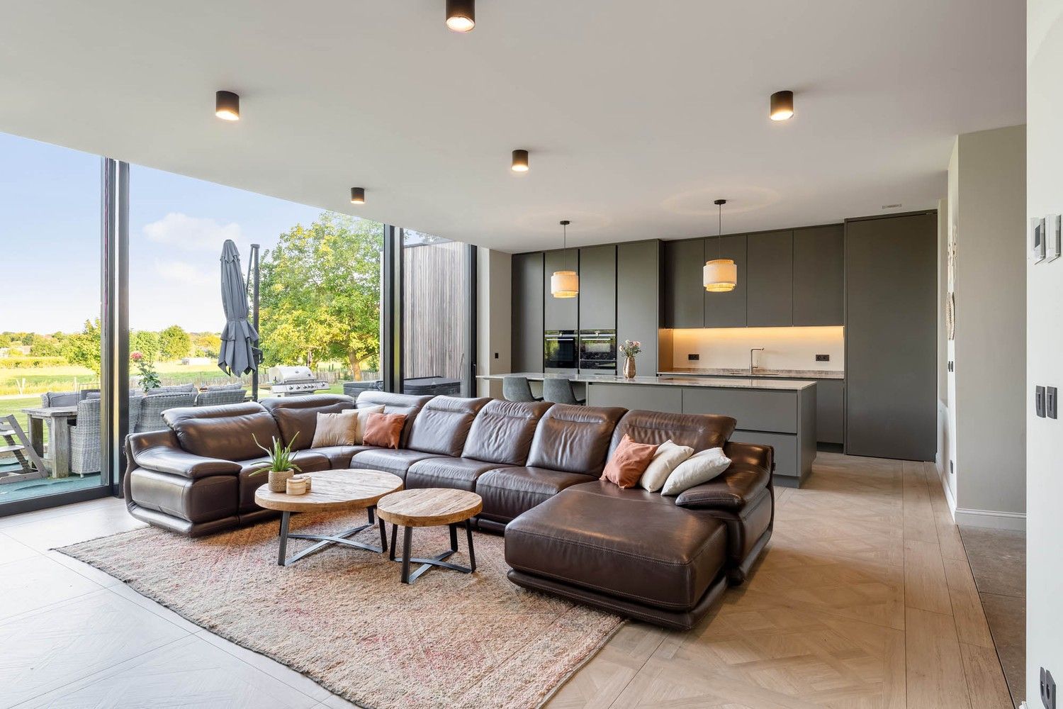 Karaktervol herenhuis met modern comfort in een groene, landelijke setting foto 16