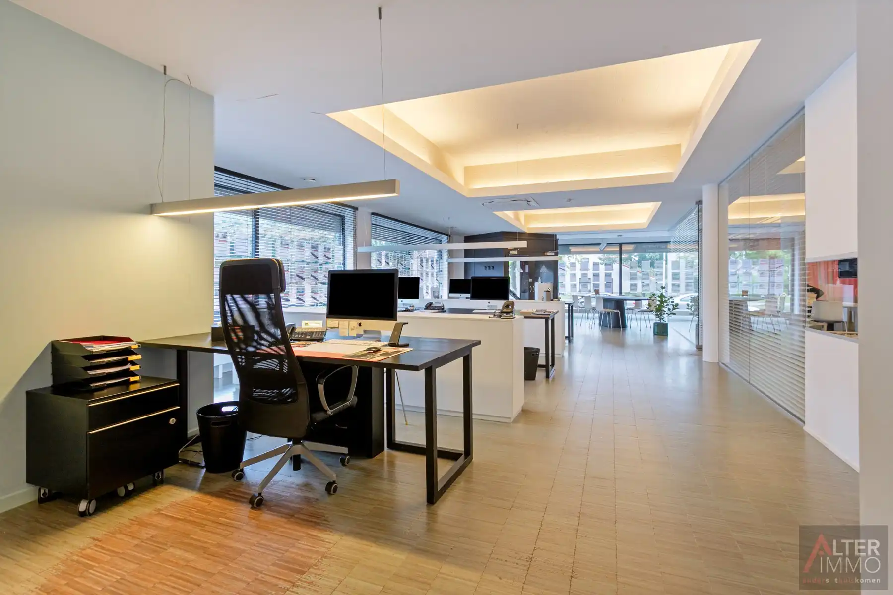 Bedrijfspand met appartement op toplocatie met uiterste visibiliteit! foto 10