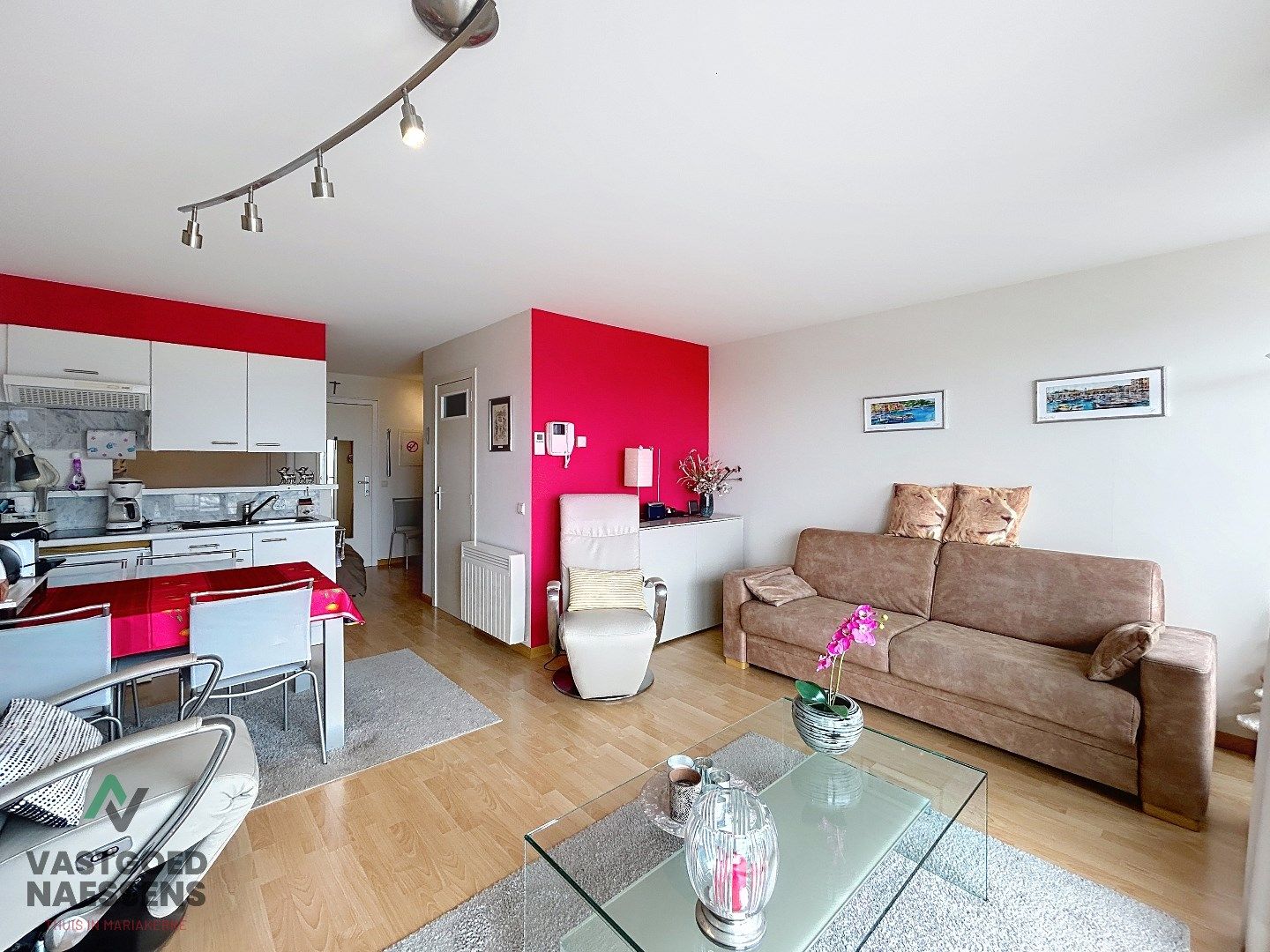 INSTAPKLARE STUDIO MET VEEL LICHTINVAL EN ZICHT OP ZEE foto 6