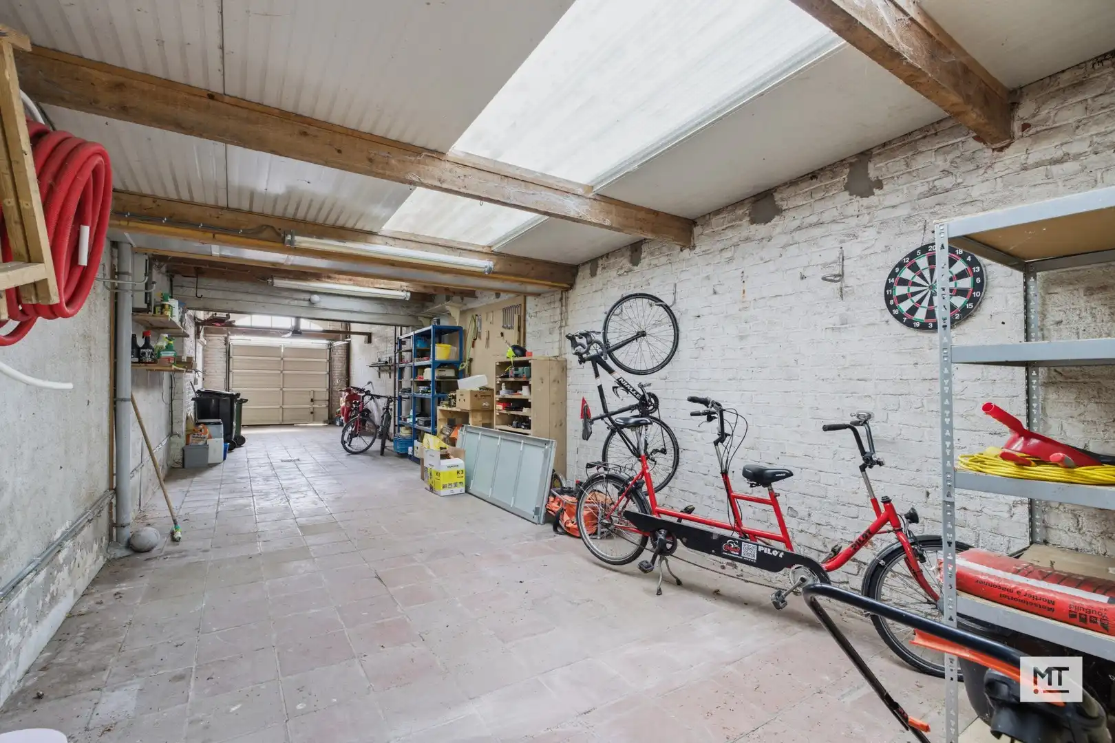 Bijzondere ruime herenwoning met 5 slaapkamers, 2 bureelruimtes, garage en tuin in het centrum van Ieper foto 33