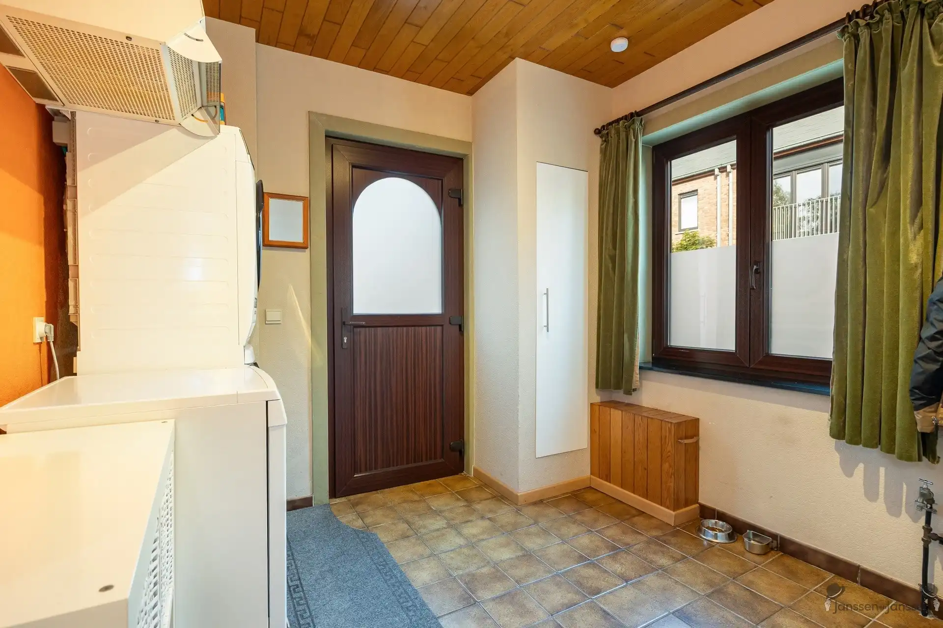 Ruime gezinswoning met 5 slaapkamers foto 11