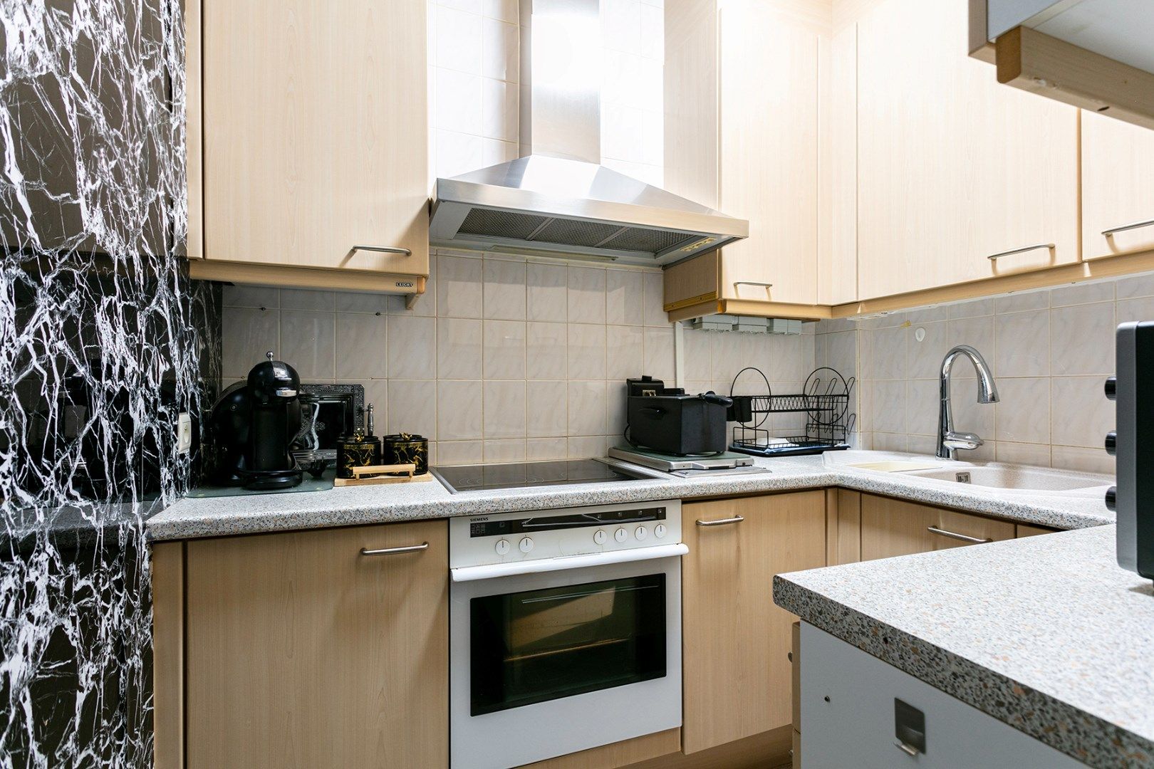 Gerenoveerd gelijkvloers appartement met grote tuin! foto 6