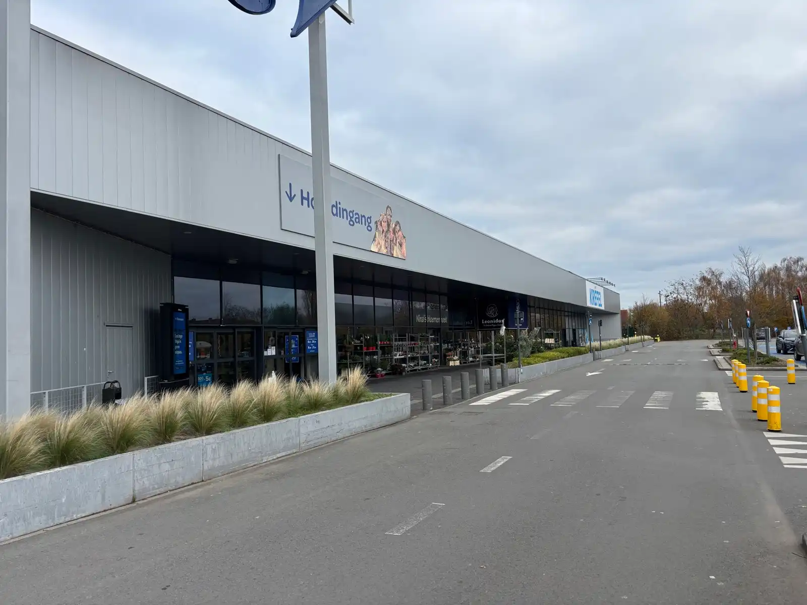 Handelspand 2.899 m² te huur Carrefour Oostakker foto 3