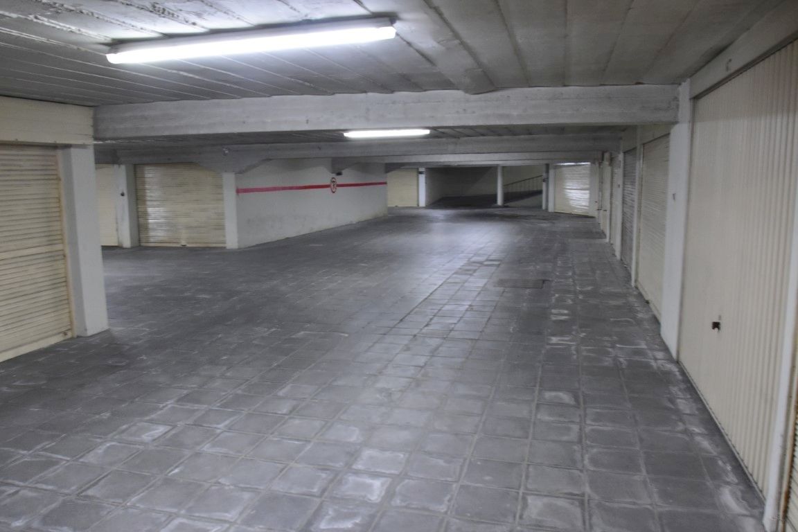 Afgesloten autobox, vlakbij Casinoplein foto 14