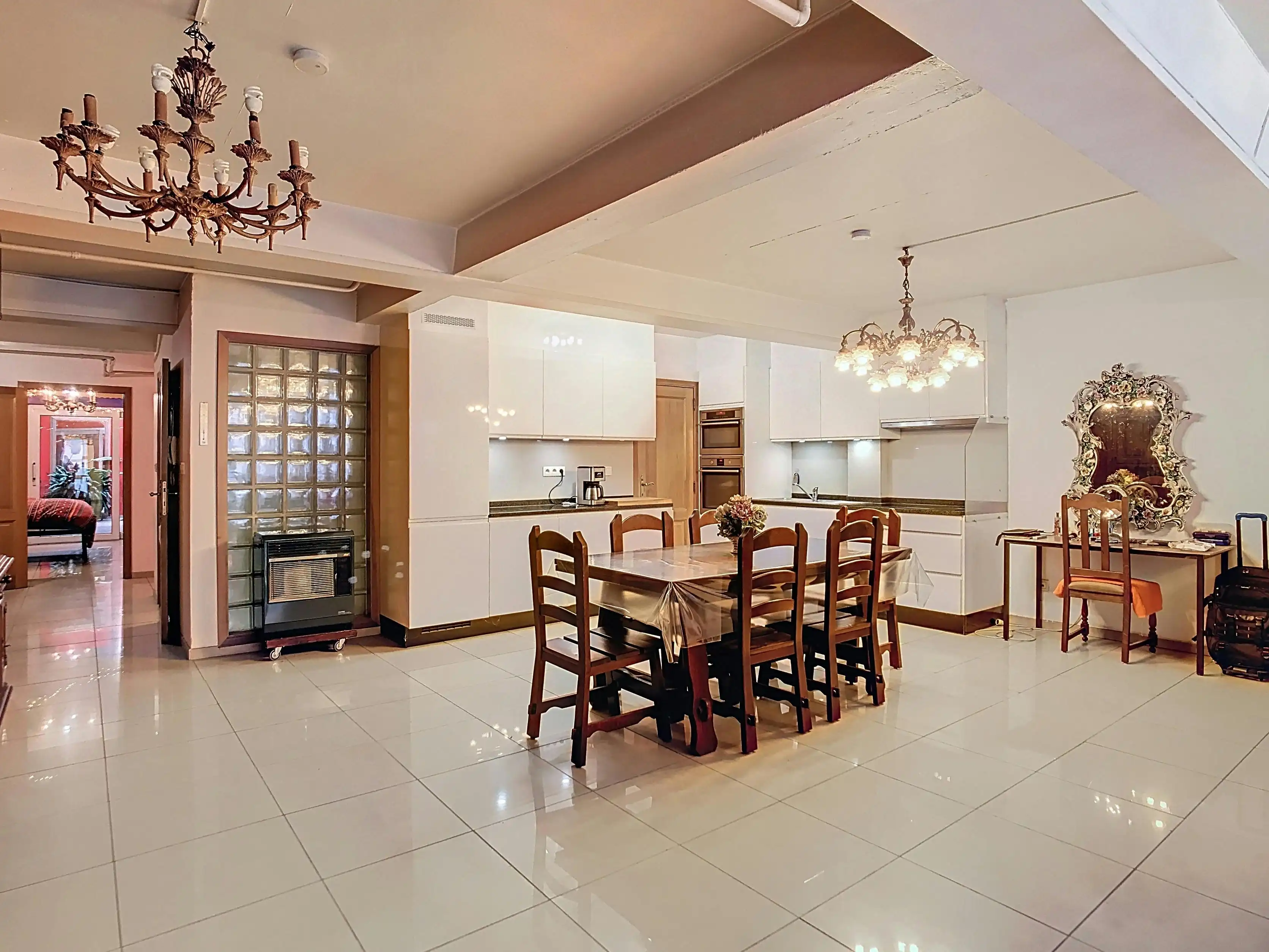 Gelijkvloers appartement met 4 slaapkamers (EPC C-F) foto 11