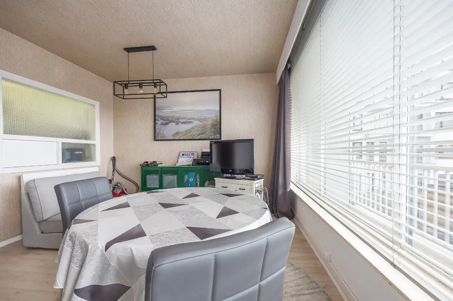 Instapklare studio met zuidgericht terras op topligging vlakbij de Zeedijk! foto 5