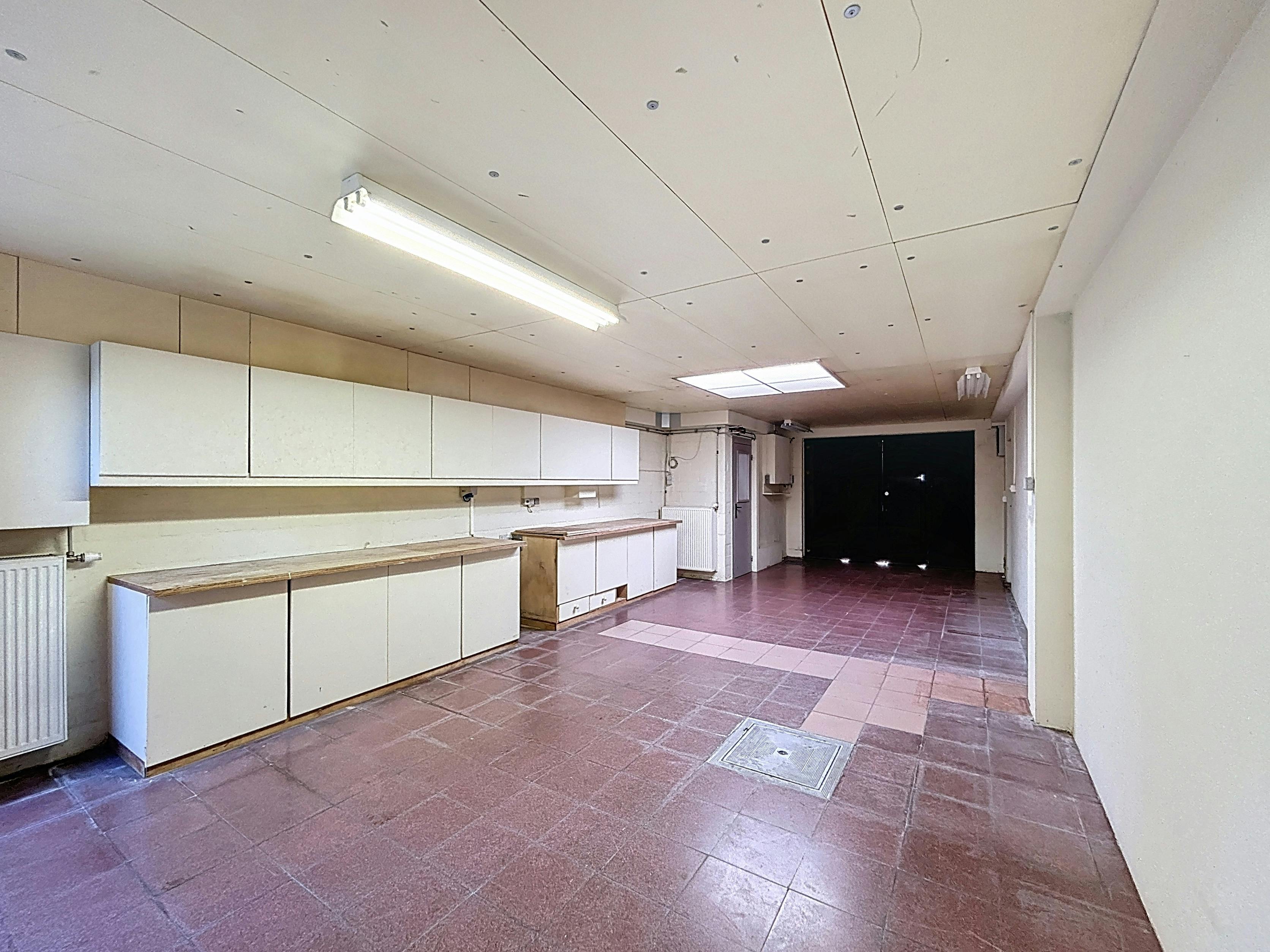 Huis met 2-3 slaapkamers, garage en loods in Assebroek  foto 16