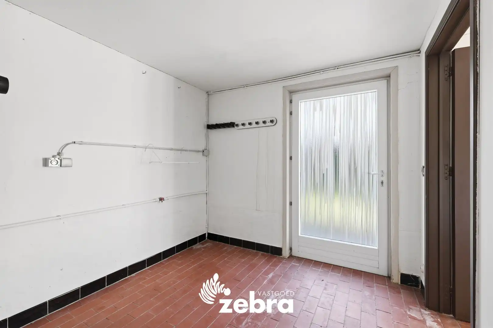 Halfopen bebouwing met praktijk- of kantoorruimte in centrum Tielt foto 22