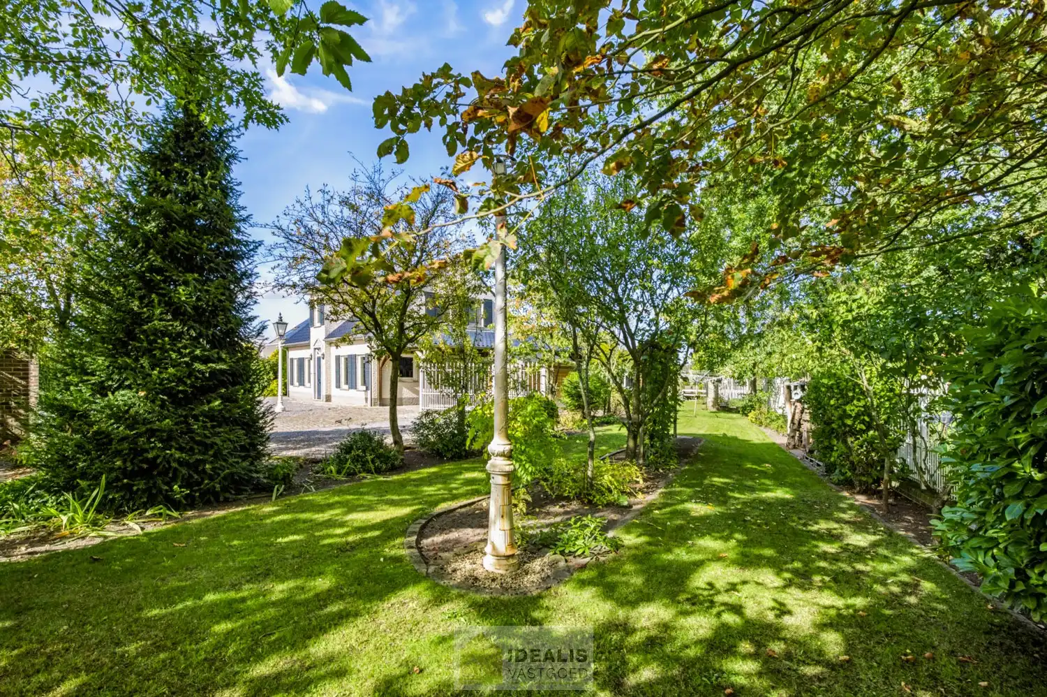 IDEALIS VASTGOED – EEN AANGENAME VRIJSTAANDE WONING MET EEN NIEUWE KEUKEN EN BADKAMER, EEN HEERLIJK RUIME WOONKAMER MET SPEKSTEENKACHEL, EEN EXTRA RUIME VERANDA (VOLLEDIG AF TE SLUITEN MET GLAZEN PUIEN), 3 SLAAPKAMERS, EEN EXTRA MULTIFUNCTIONELE RUIMTE (INGERICHT ALS KANTOOR MET APARTE INGANG) OP EEN RIANT PERCEEL VAN 14A 51CA, VOLLEDIG OMHEIND, VOORZIEN VAN VOLDOENDE PARKEERRUIMTE EN EEN PRACHTIGE CARPORT VOOR 2 WAGENS! foto 56
