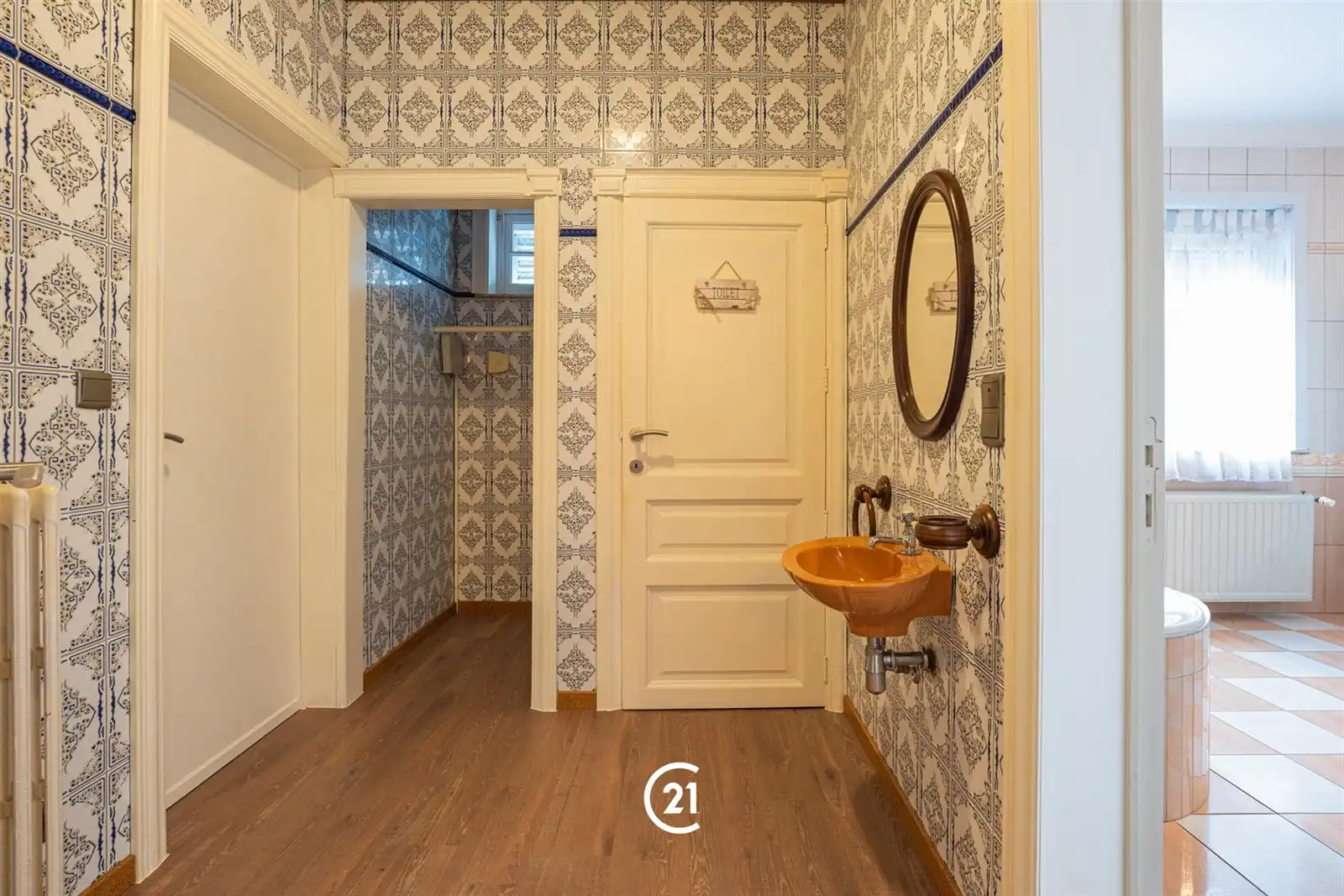 Een ruime woning met karakter, tuin, garage op een interessante locatie.  foto 14