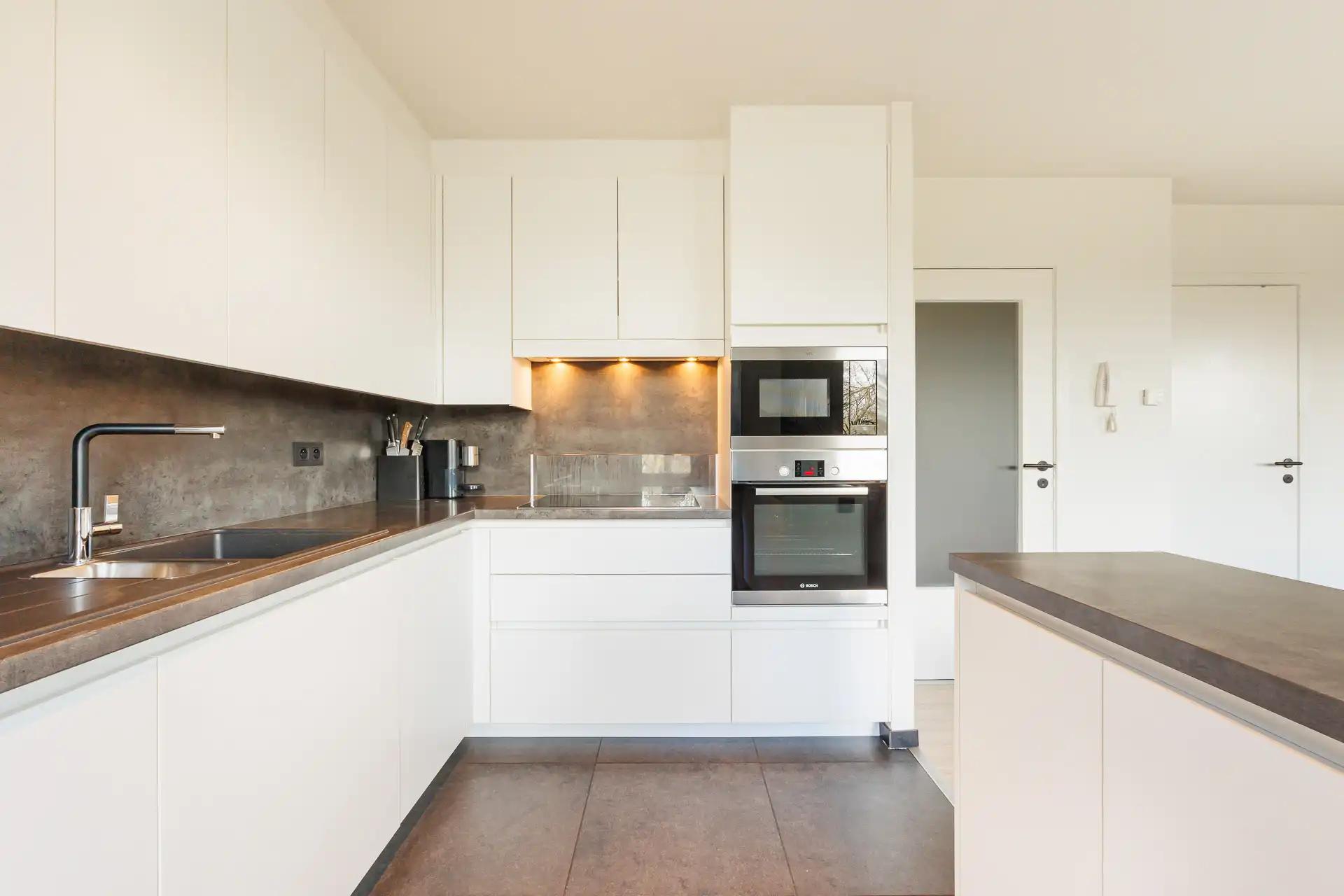 Lichtrijk instapklaar appartement met 2 slpk's en parking foto 7