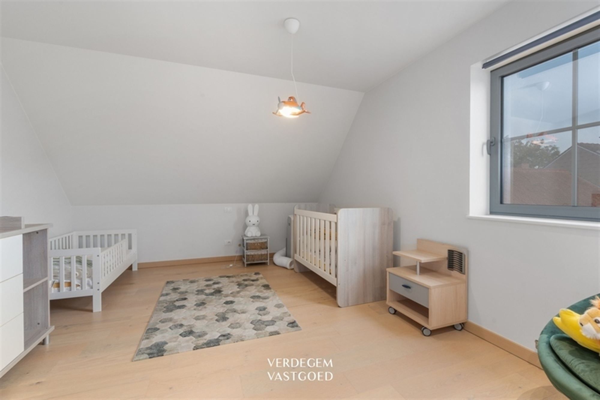 Charmante gezinswoning met 3+1 slaapkamers en praktijkruimte in de tuin foto 14