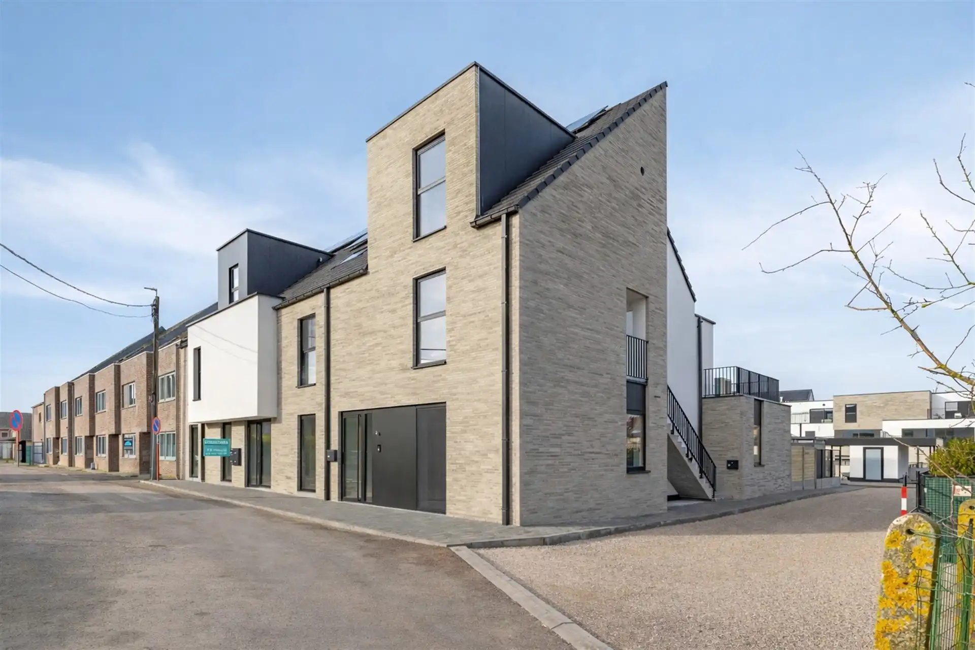 Nieuwbouw duplex-appartement met garage onder registratierechten! foto {{pictureIndex}}