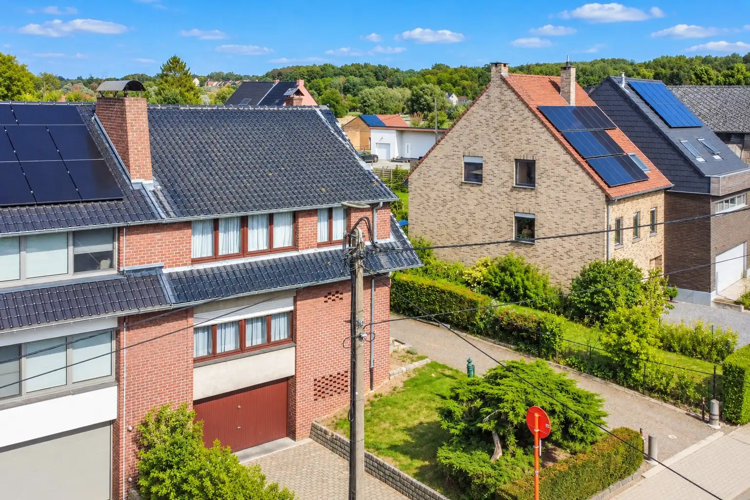 RUIME WONING MET 3 SLAAPKAMERS, GARAGE & TUIN ! foto 2