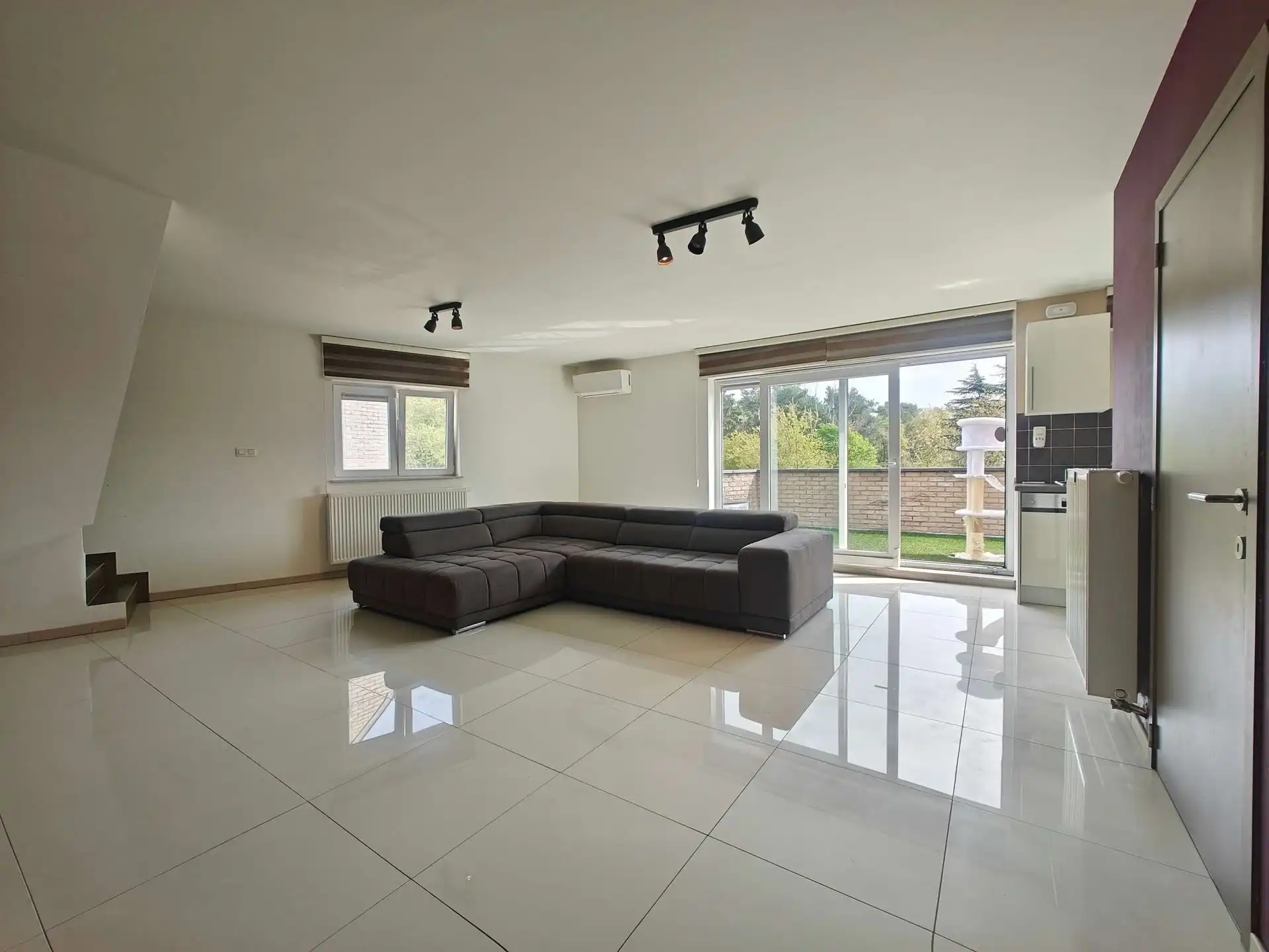 Duplex appartement voorzien van 2 slaapkamers en een aparte garage foto 5