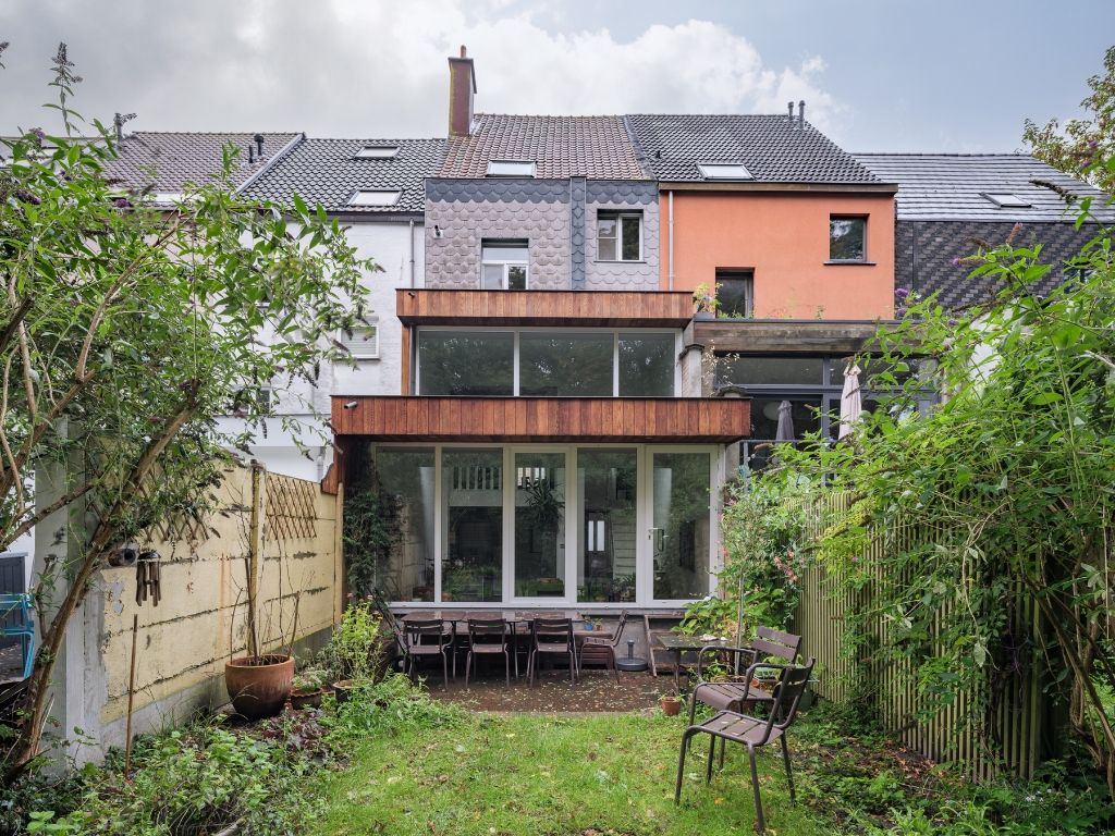 Karaktervolle burgerwoning met hedendaagse architecturale ruimtelijkheid met 3 slaapkamers, stadstuin en garage. foto 21