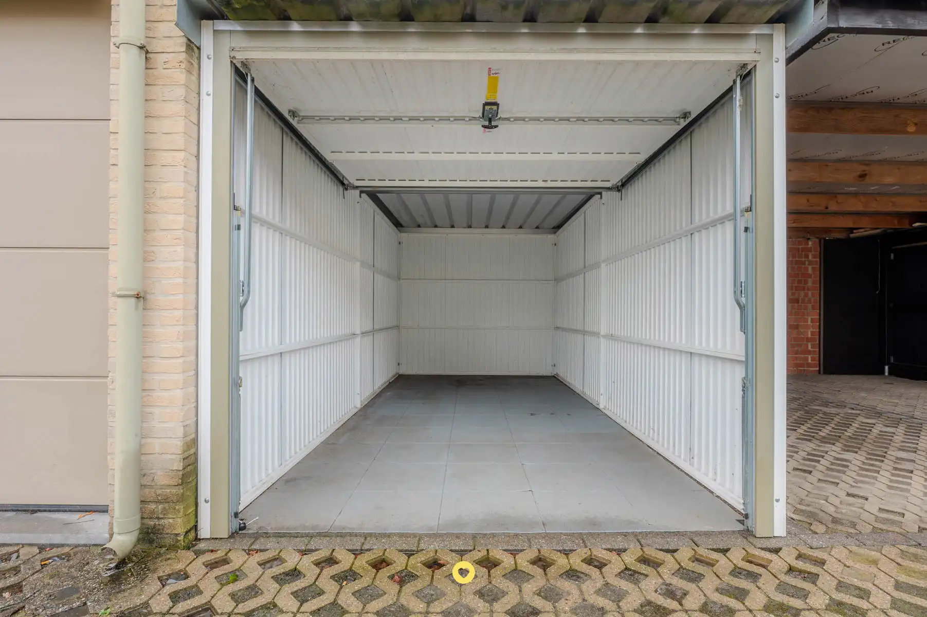 Gelijkvloers 1-slaapkamer app met private tuin en garagebox foto 15