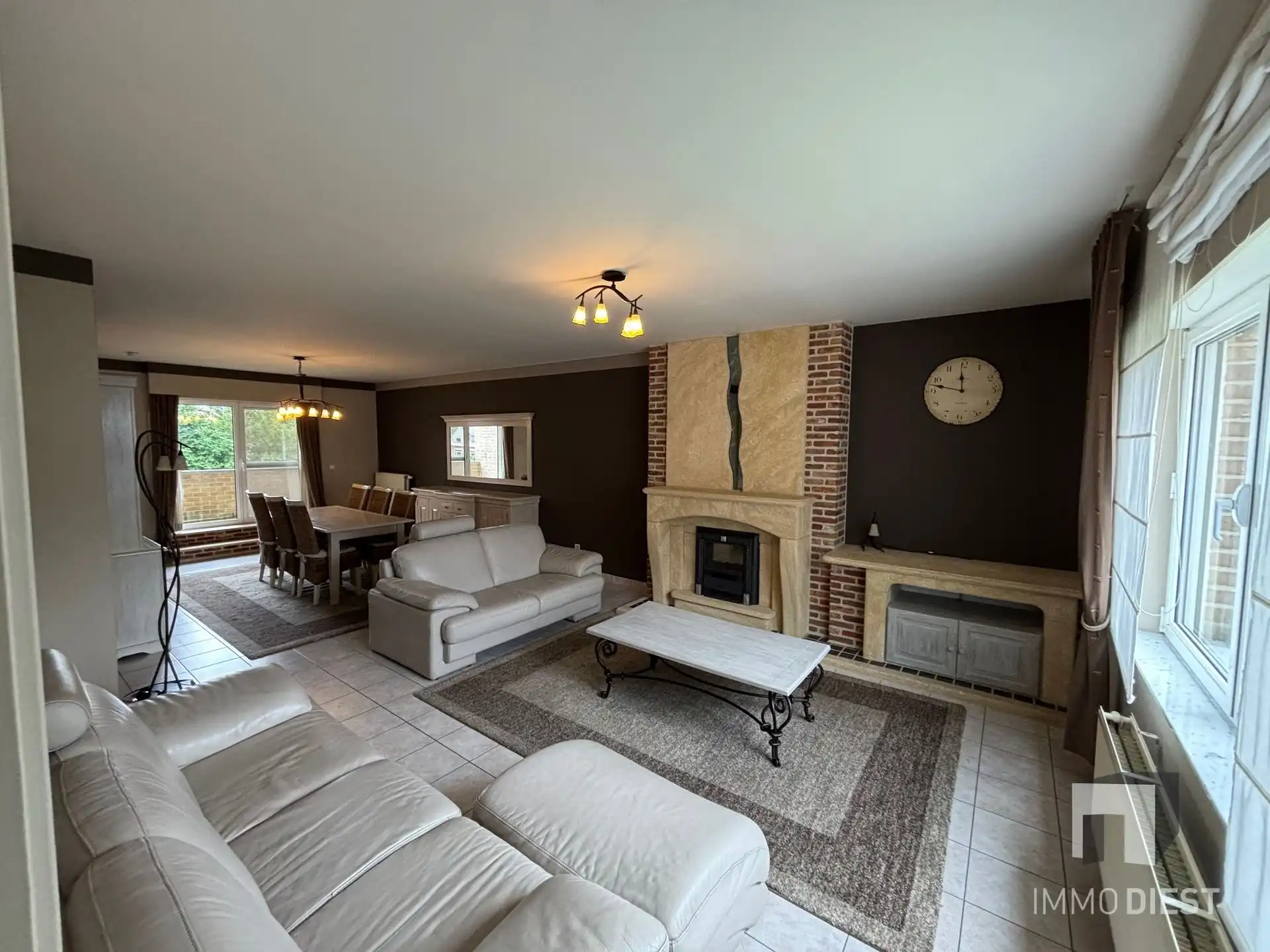 Duplex foto {{pictureIndex}}