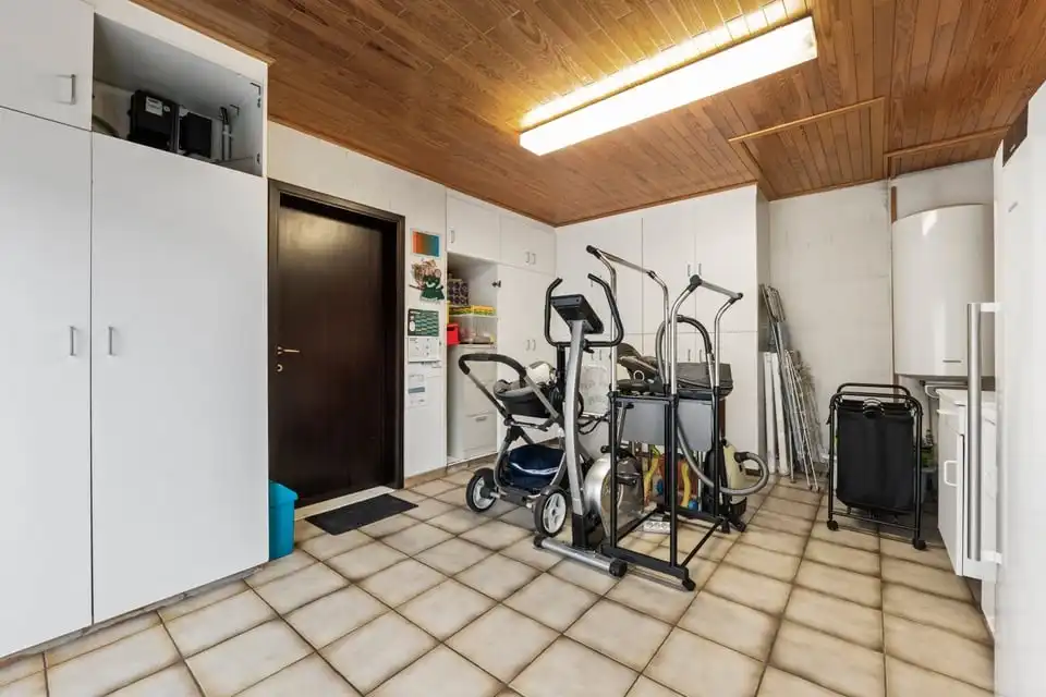 RUIME GELIJKVLOERSE GEZINSWONING OP EEN UITZONDERLIJK PERCEEL IN KORTENAKEN foto 17