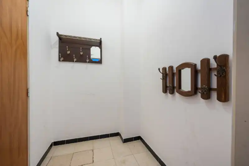 Gelijkvloers appartement met handelsruimte en parking nabij centrum Roeselare foto 3