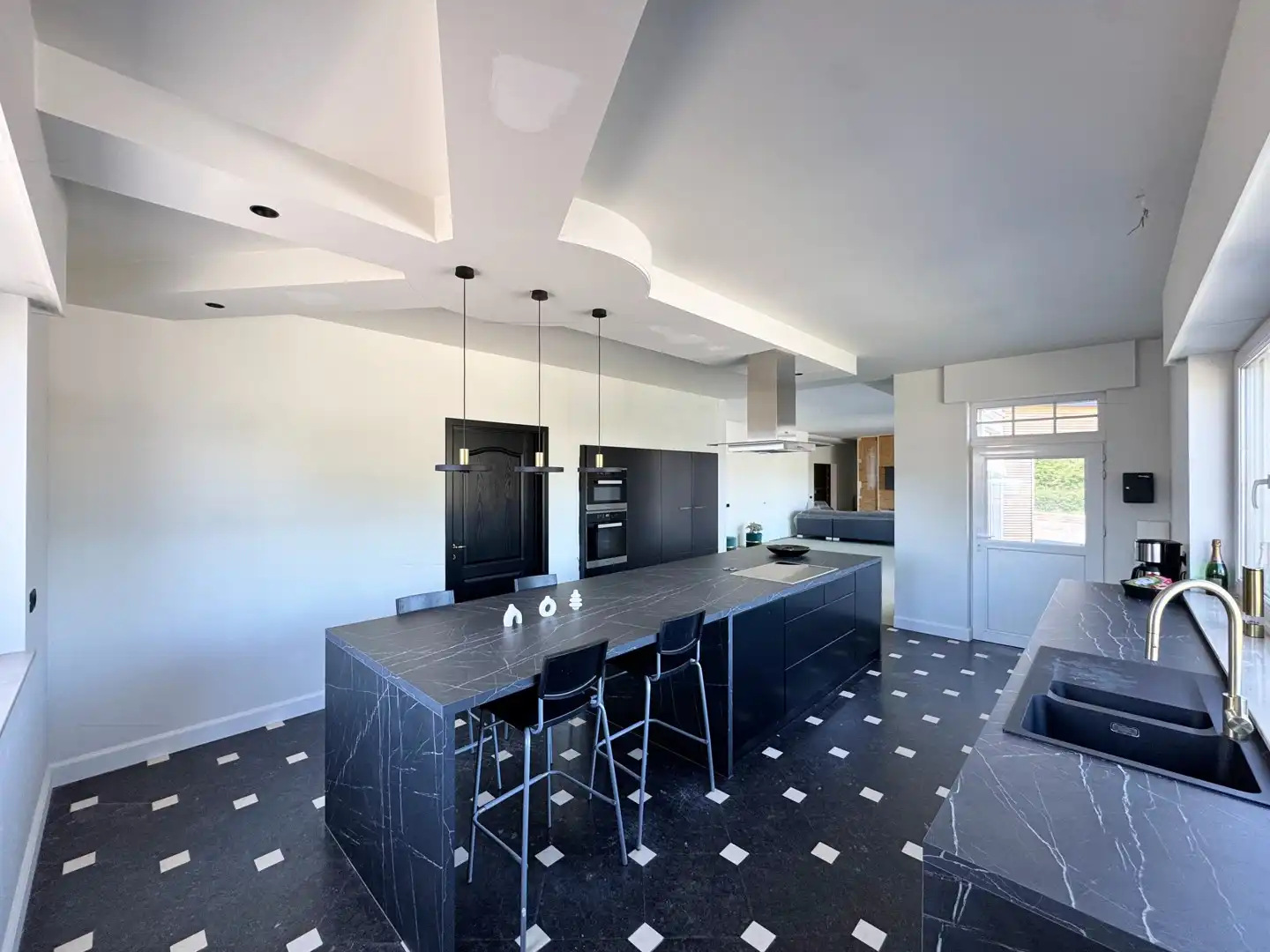 Unieke en ruime villa met 9 slaapkamers, lift, zonnepanelen en 10 parkeerplaatsen op riant perceel van 2.313 m² foto 34