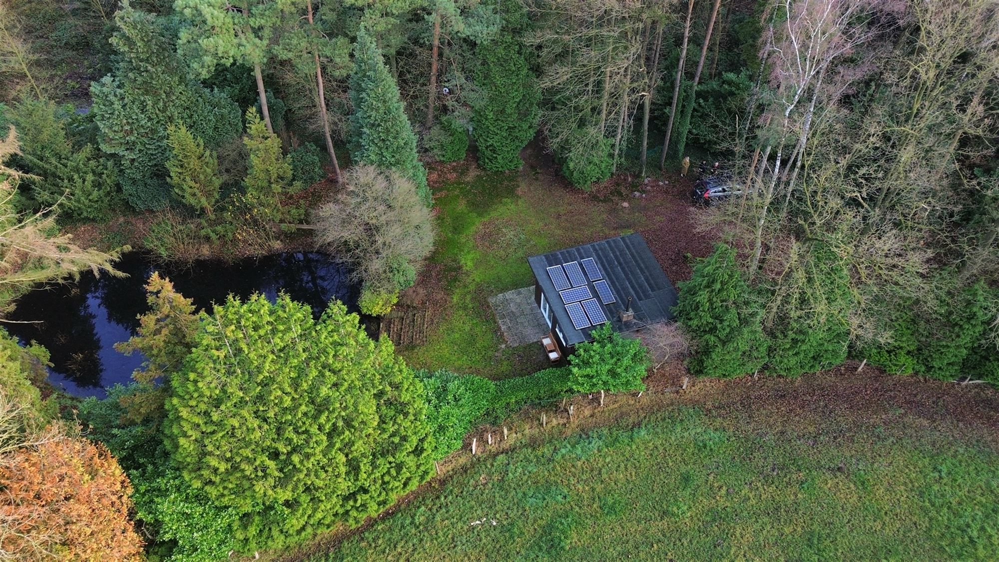 Charmante chalet met privatieve vijver op idyllisch perceel foto 5