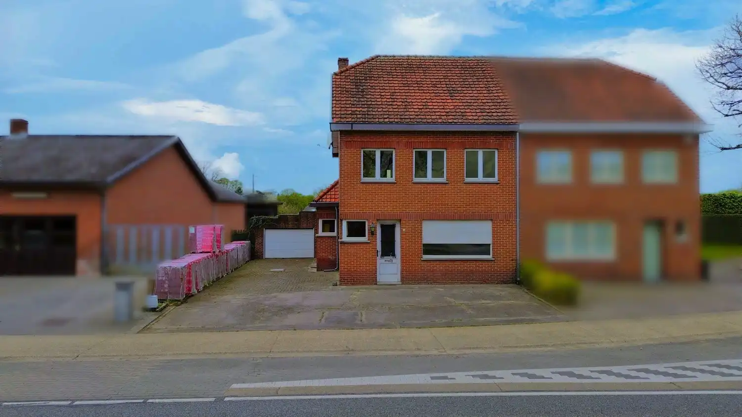 Hoofdfoto van de publicatie: Te renoveren woning met potentieel