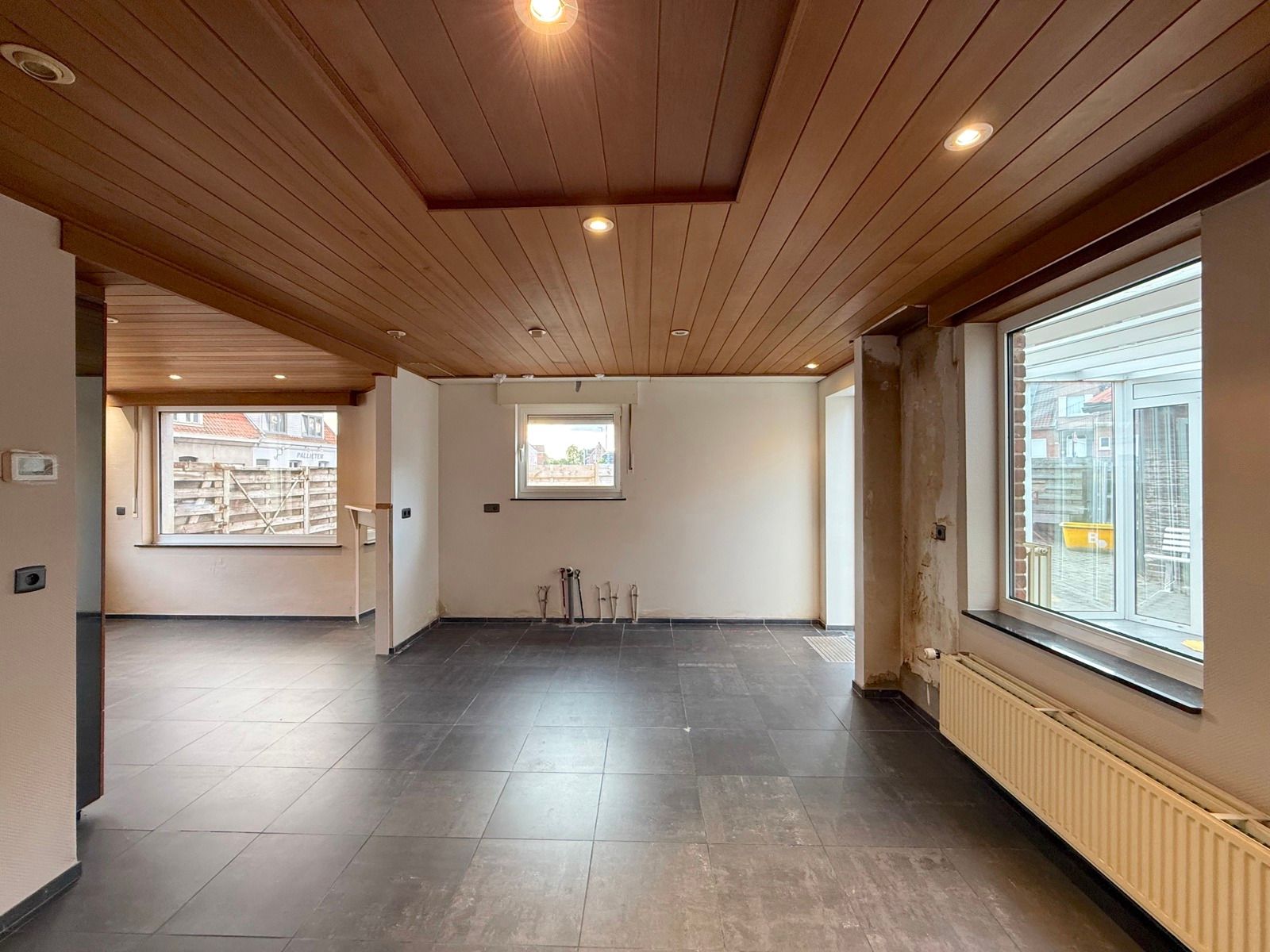 Half open woning met 4 slaapkamers, tuin en garage foto 6