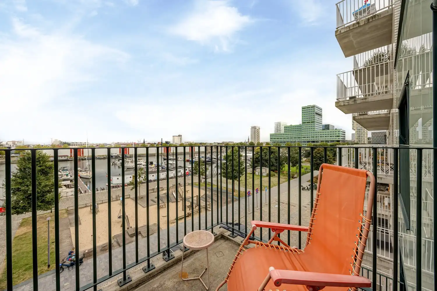 Modern 3 slpk appartement met terras en panoramisch uitzicht op het Eilandje foto 14