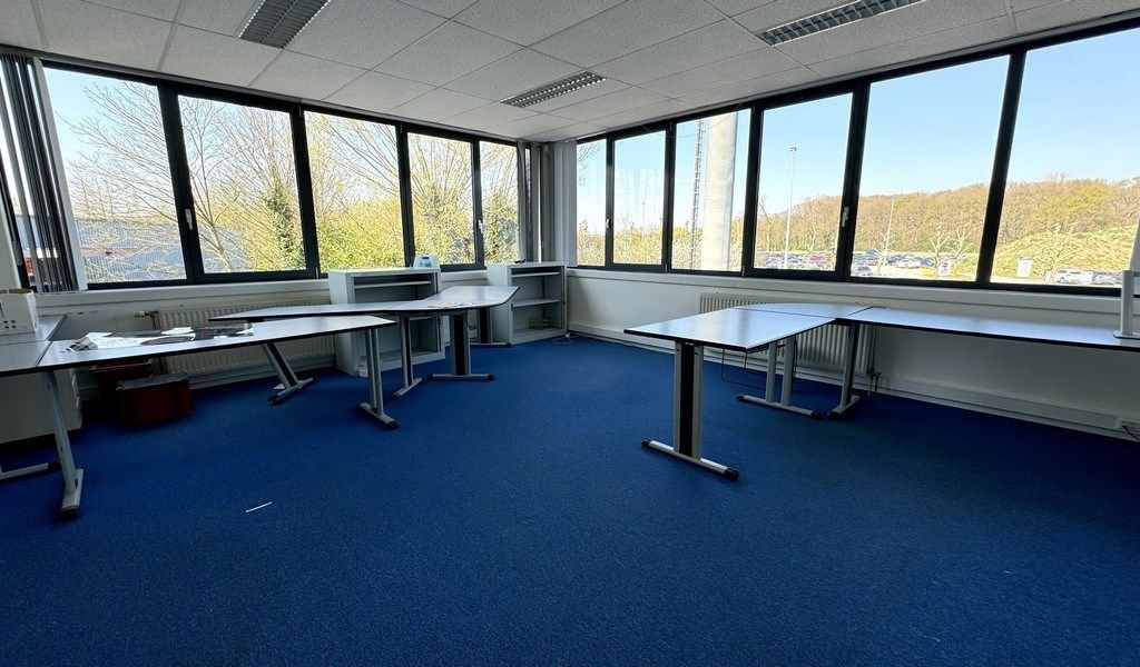 Bedrijfsunit te huur vlakbij oprit A12 te Aartselaar foto 8