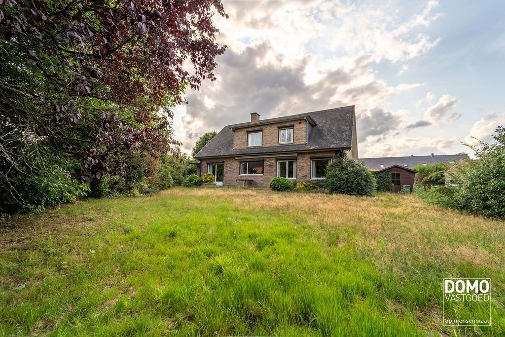 Hoofdfoto van de publicatie: KARAKTERVOLLE, RUIME WONING MET 4 SLAAPKAMERS EN ZONNIGE TUIN TE STOKROOIE