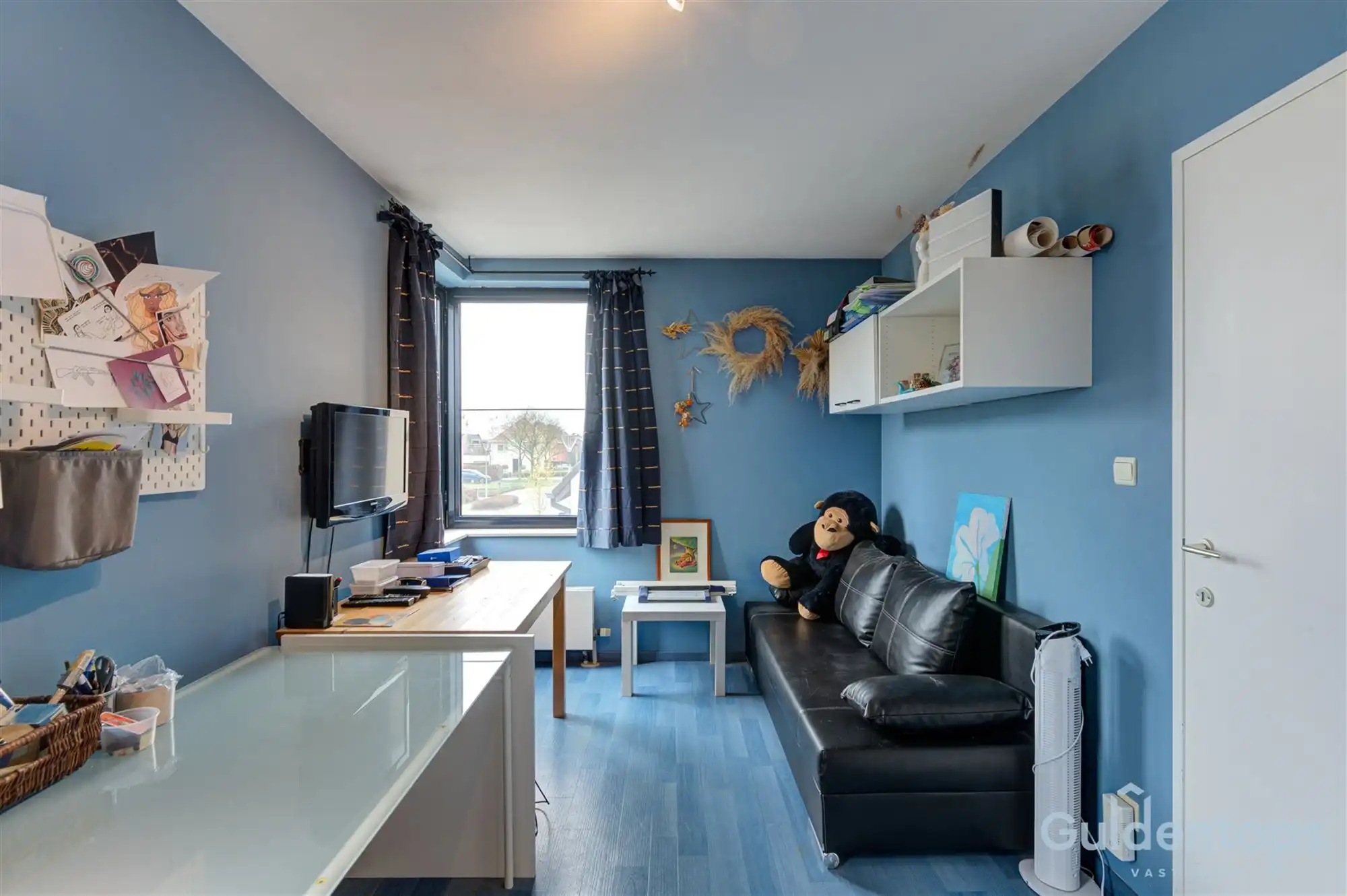 Zeer ruime instapklare half open woning met zwembad foto 28