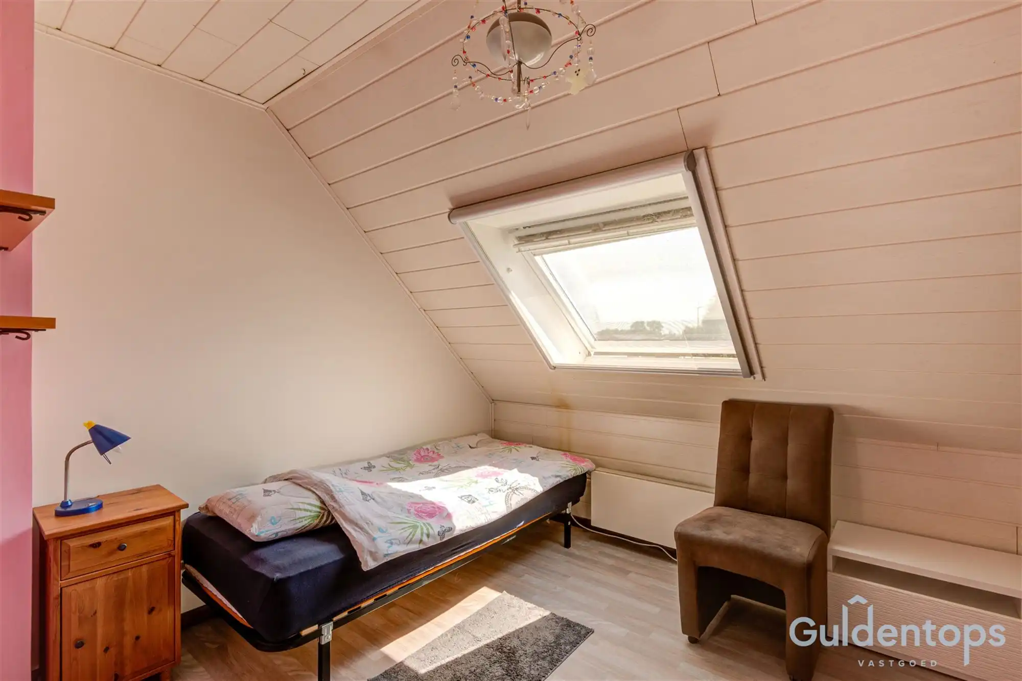 Zeer ruime instapklare half open woning met zwembad foto 28