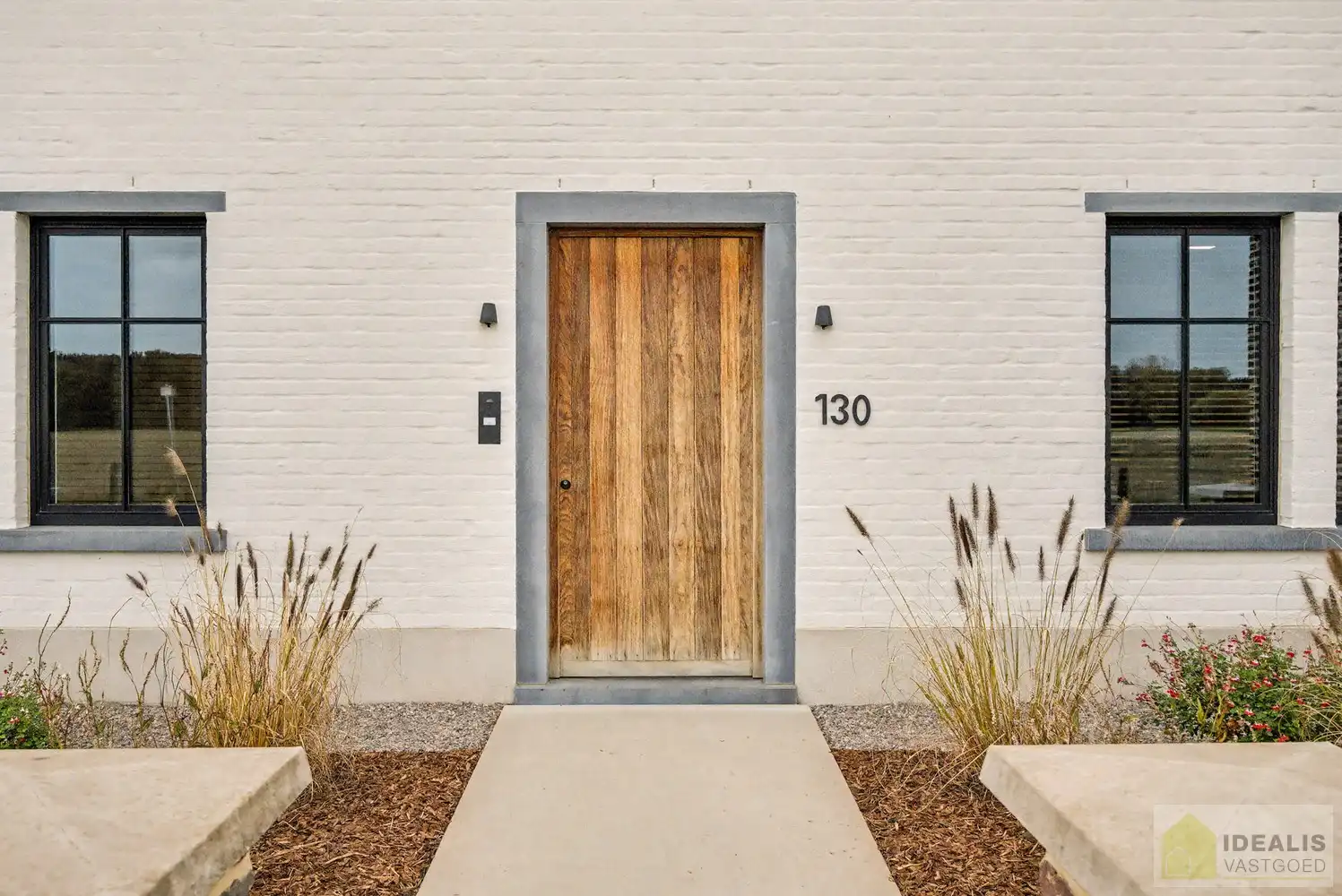 IDEALIS VASTGOED - EEN BIJZONDER HUIS, EEN BIJZONDERE LOCATIE, EEN UNIEKE KANS OM TE WONEN IN EEN AUTHENTIEK LANDHUIS MET EEN PRACHTIGE INRICHTING EN EEN HOOGWAARDDIGE AFWERKINGSGRAAD! foto 4