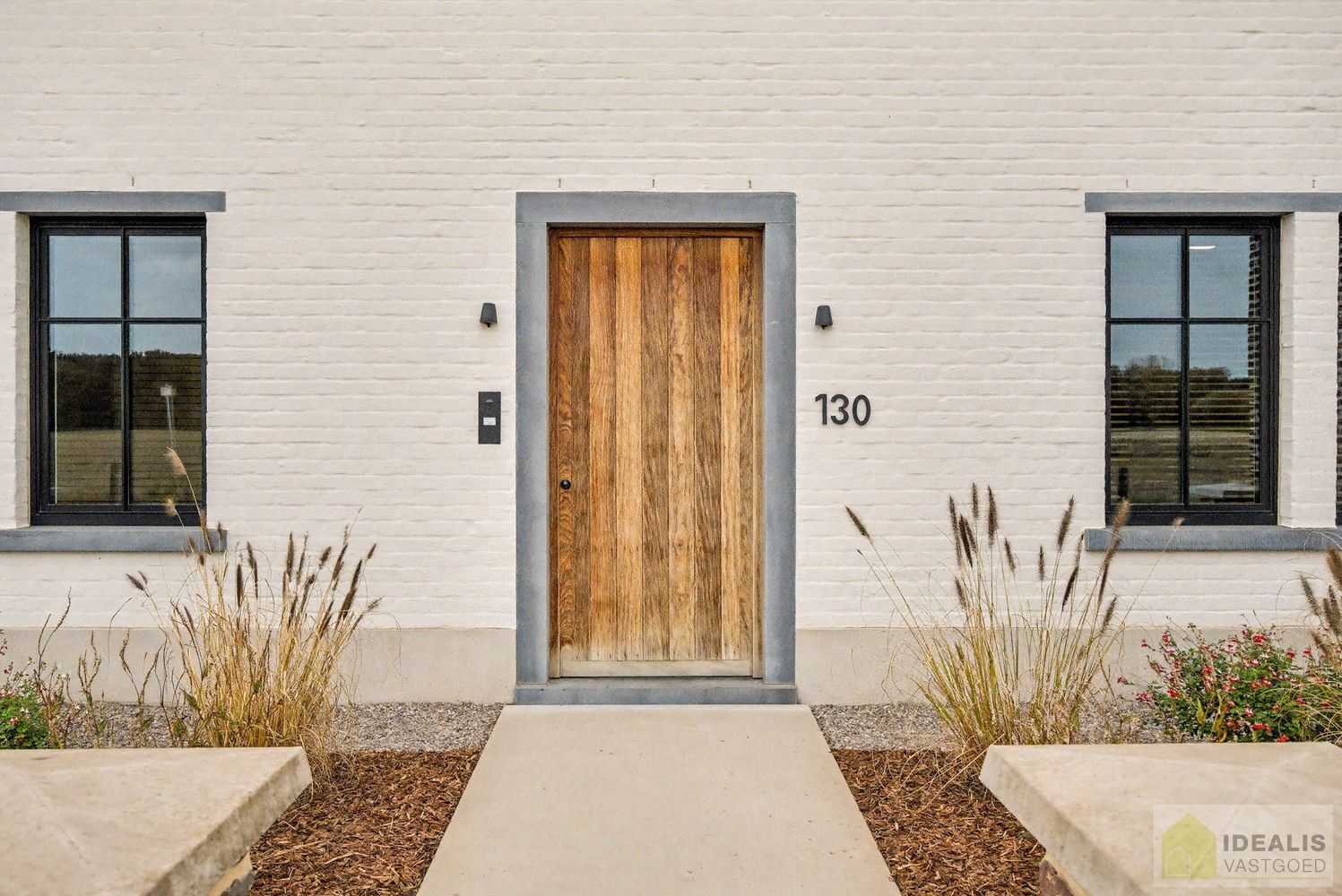 IDEALIS VASTGOED - EEN BIJZONDER HUIS, EEN BIJZONDERE LOCATIE, EEN UNIEKE KANS OM TE WONEN IN EEN AUTHENTIEK LANDHUIS MET EEN PRACHTIGE INRICHTING EN EEN HOOGWAARDDIGE AFWERKINGSGRAAD! foto 4