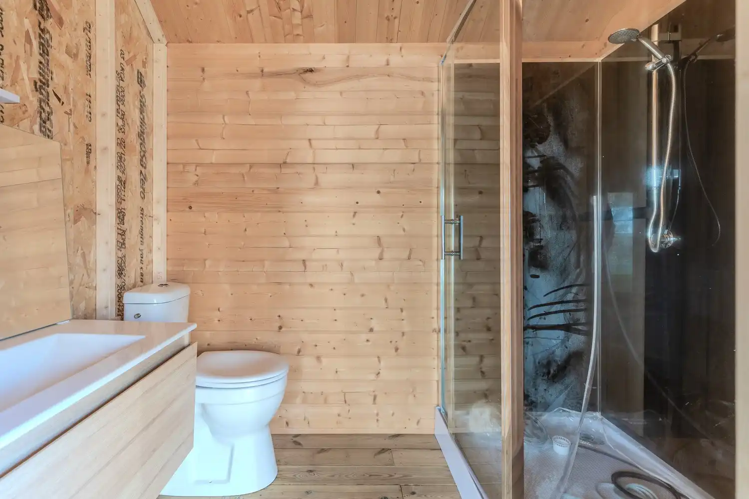 Charmant en instapklaar tiny house op rustige en bosrijke locatie in Hoeselt foto 11